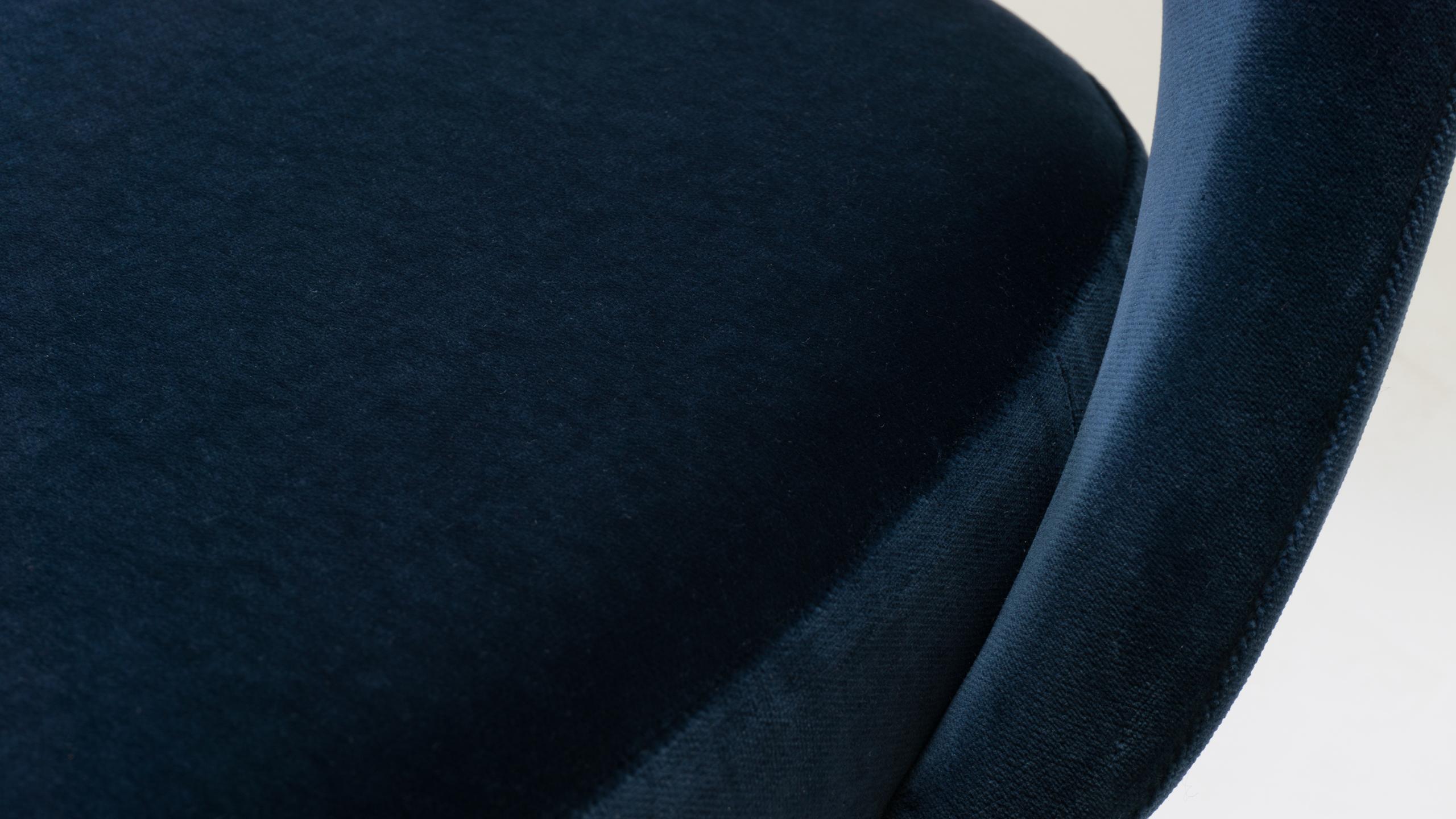 Saarinen Executive Armless Chairs in Navy Velvet, Obsidian Matte For Sale 1