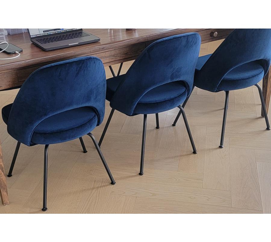Saarinen Executive Armless Chairs in Navy Velvet, Obsidian Matte For Sale 4