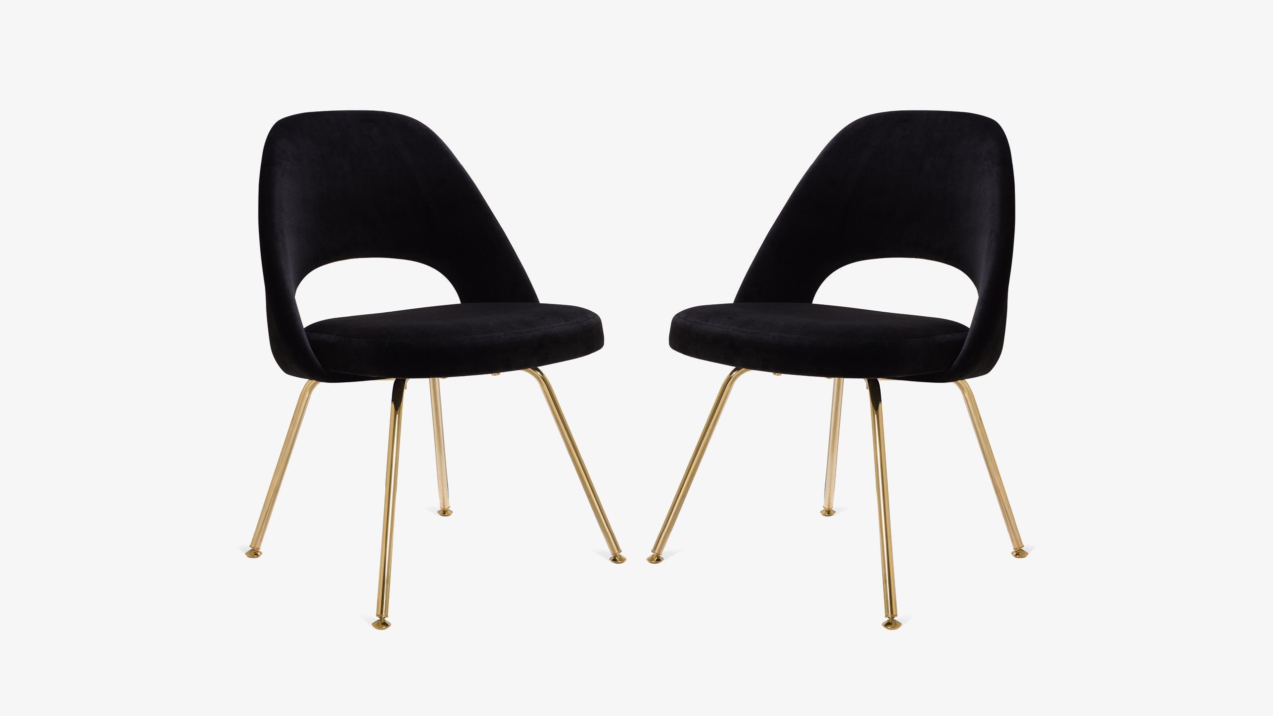 Mid-Century Modern Saarinen fauteuils de direction sans accoudoirs en velours noir, édition dorée, lot de 6 en vente