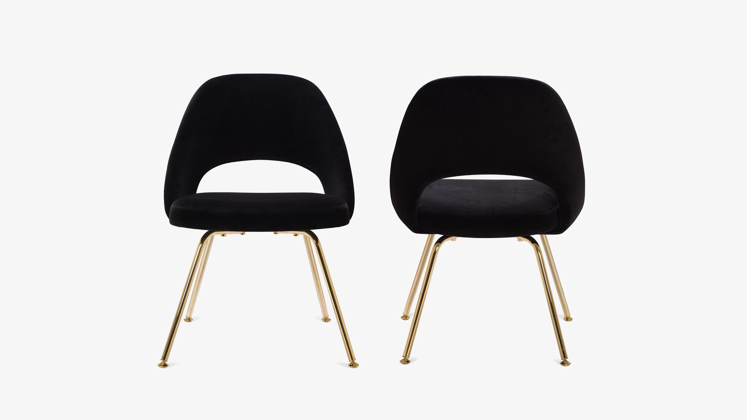 Américain Saarinen fauteuils de direction sans accoudoirs en velours noir, édition dorée, lot de 6 en vente