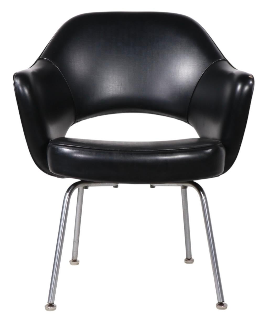 Sedia direzionale Saarinen per Knoll con rivestimento in vinile nero in vendita 4