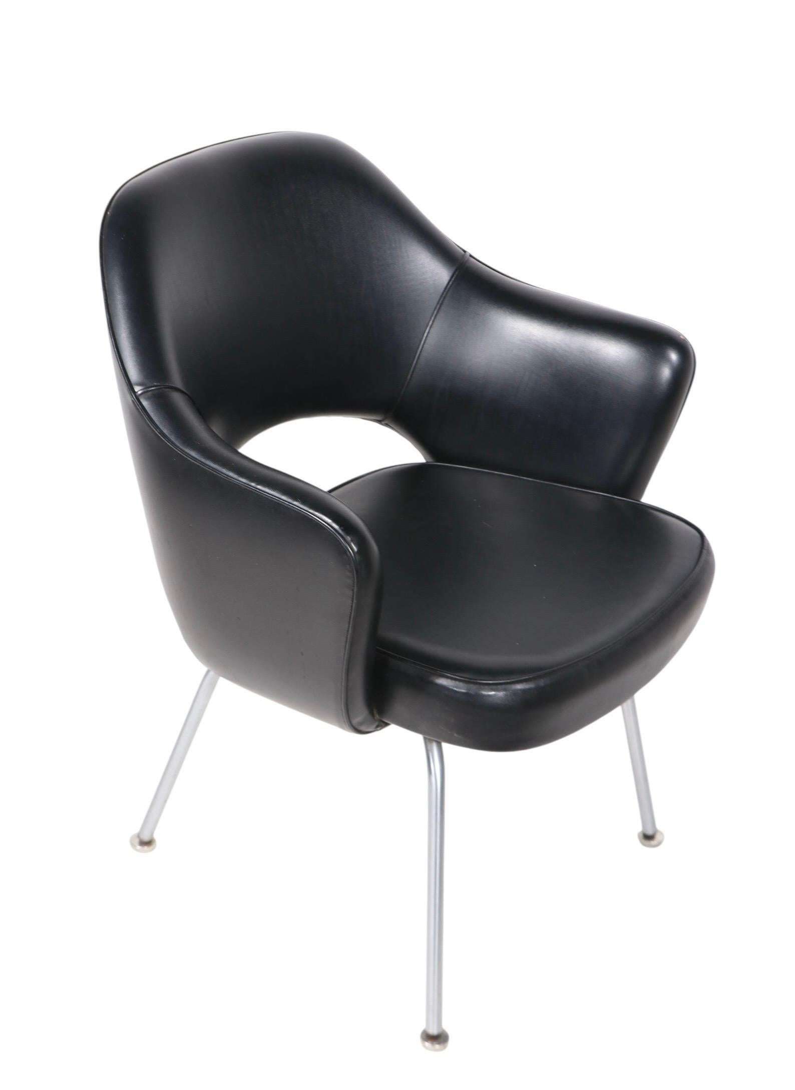 Americano Sedia direzionale Saarinen per Knoll con rivestimento in vinile nero in vendita