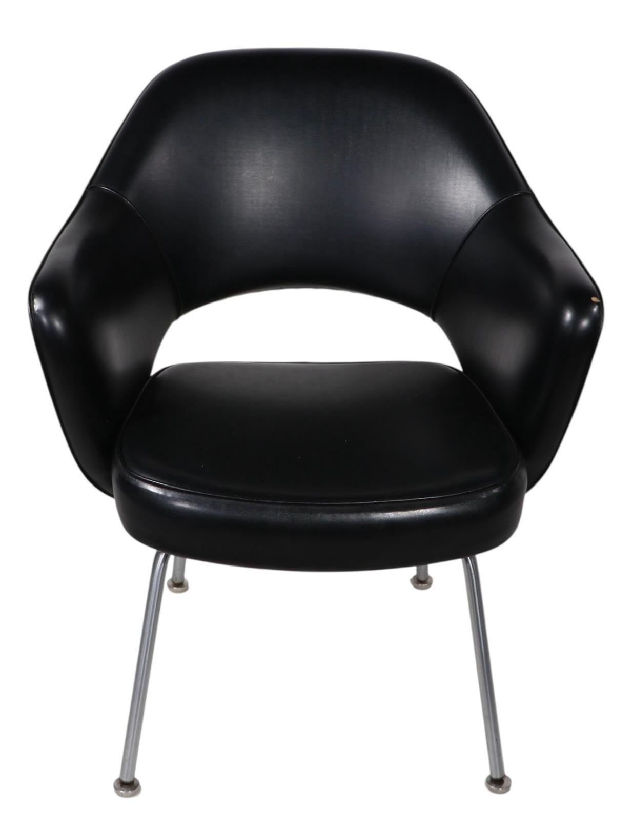 Sedia direzionale Saarinen per Knoll con rivestimento in vinile nero in vendita 2
