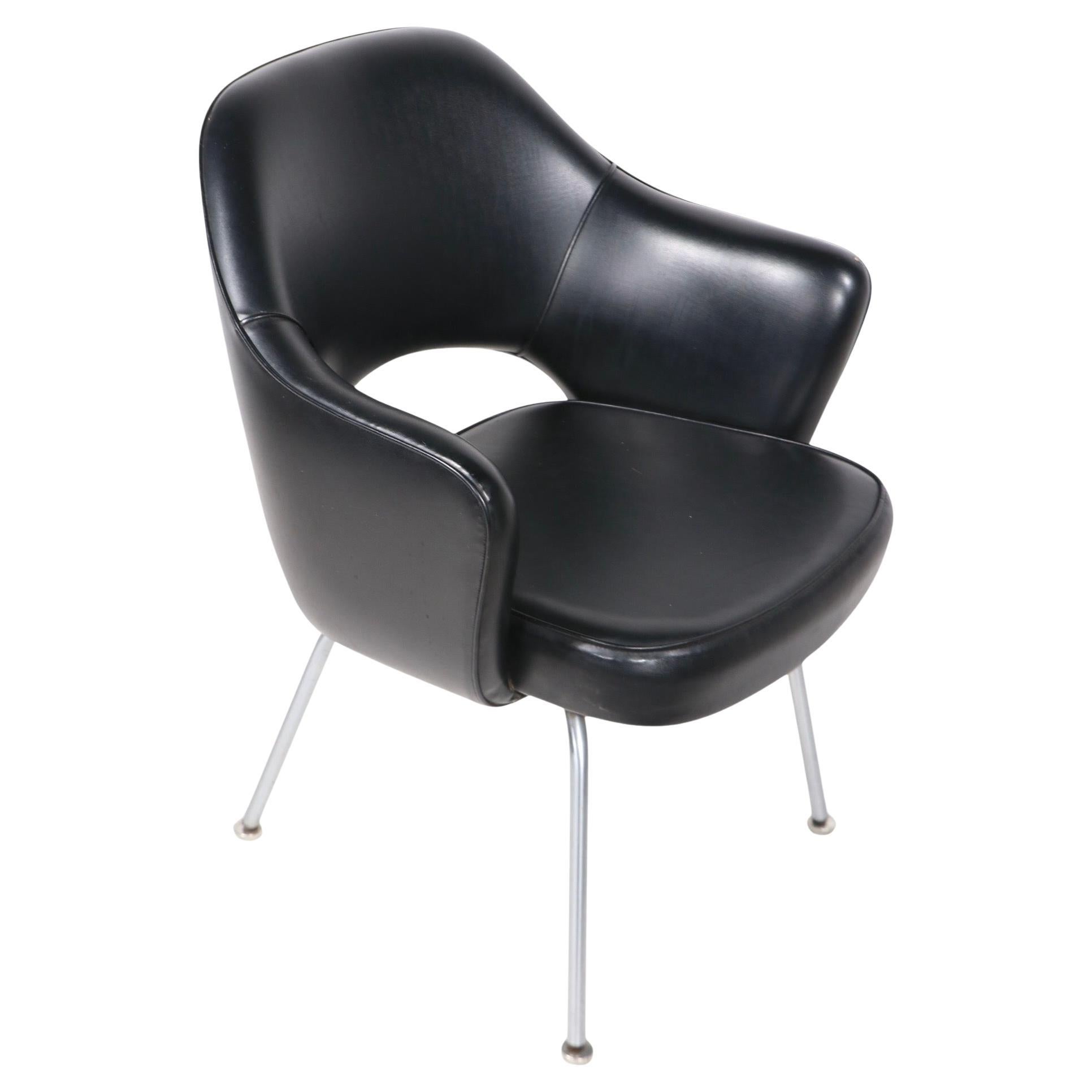 Sedia direzionale Saarinen per Knoll con rivestimento in vinile nero in vendita