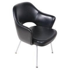 Sedia direzionale Saarinen per Knoll con rivestimento in vinile nero