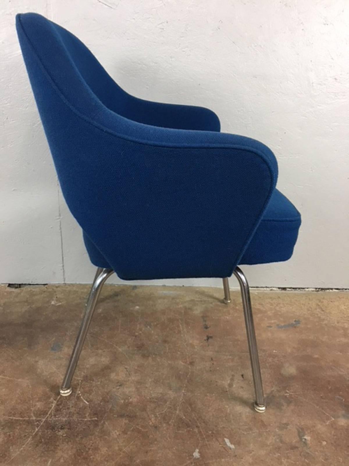 Pair of Eero Saarinen upholstered executive chairs in royal blue. Knoll. Very good condition. No rips, tears, holes, or unusual wear. Foam is in very good condition. 

Measures: Seat height is 17.5 inches.