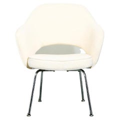 Saarinen Executive Side Chair in Ivory Boucle