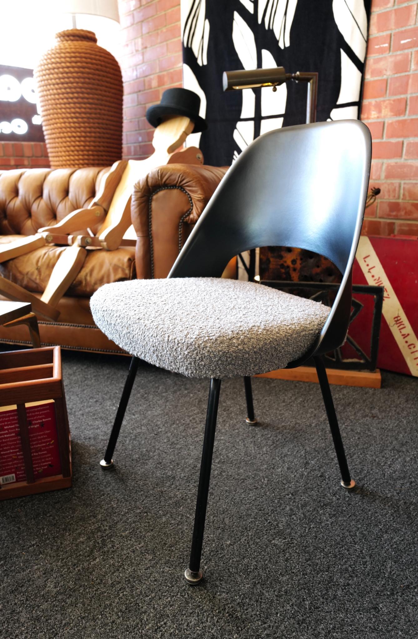 Chaise d'appoint Saarinen avec dossier en fibre de verre par Knoll en vente 4