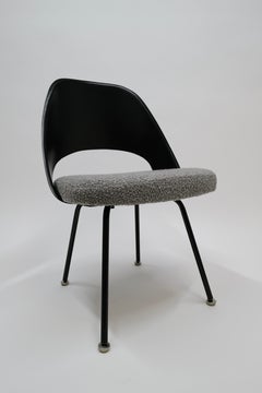 Saarinen Executive Side Chair with Fiberglass Back by Knoll