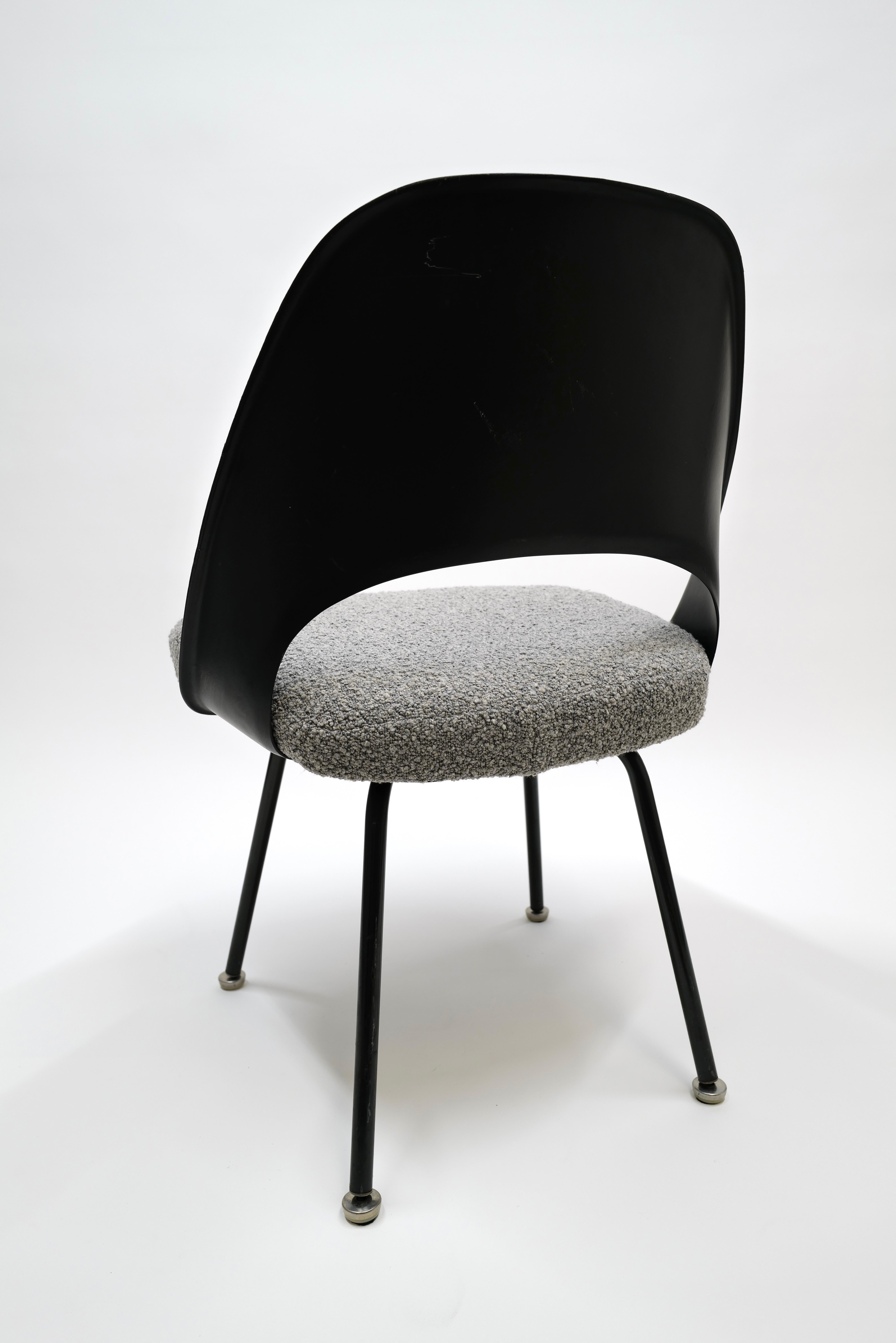 Américain Chaise d'appoint Saarinen avec dossier en fibre de verre par Knoll en vente