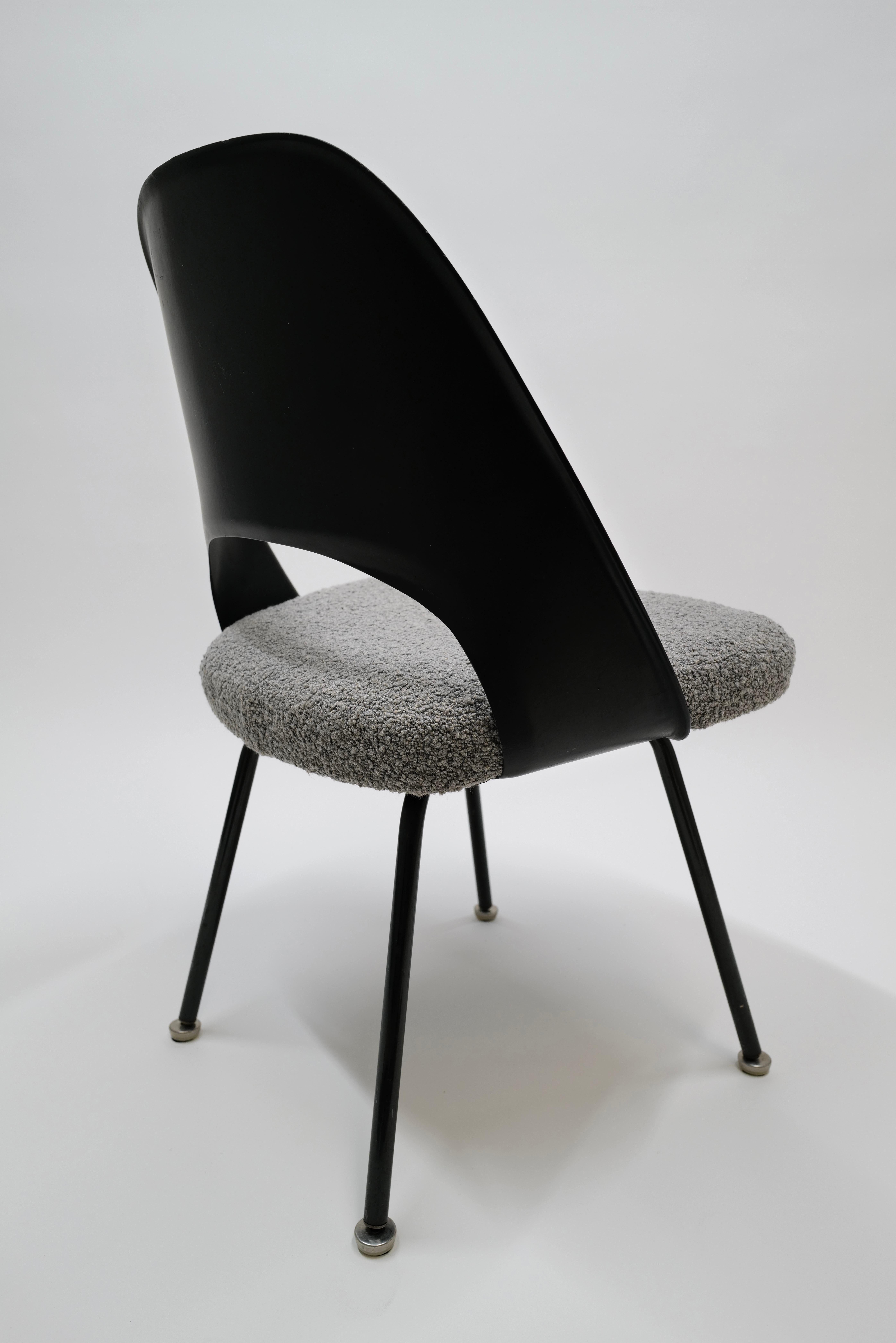 Chaise d'appoint Saarinen avec dossier en fibre de verre par Knoll Bon état - En vente à Oklahoma City, OK