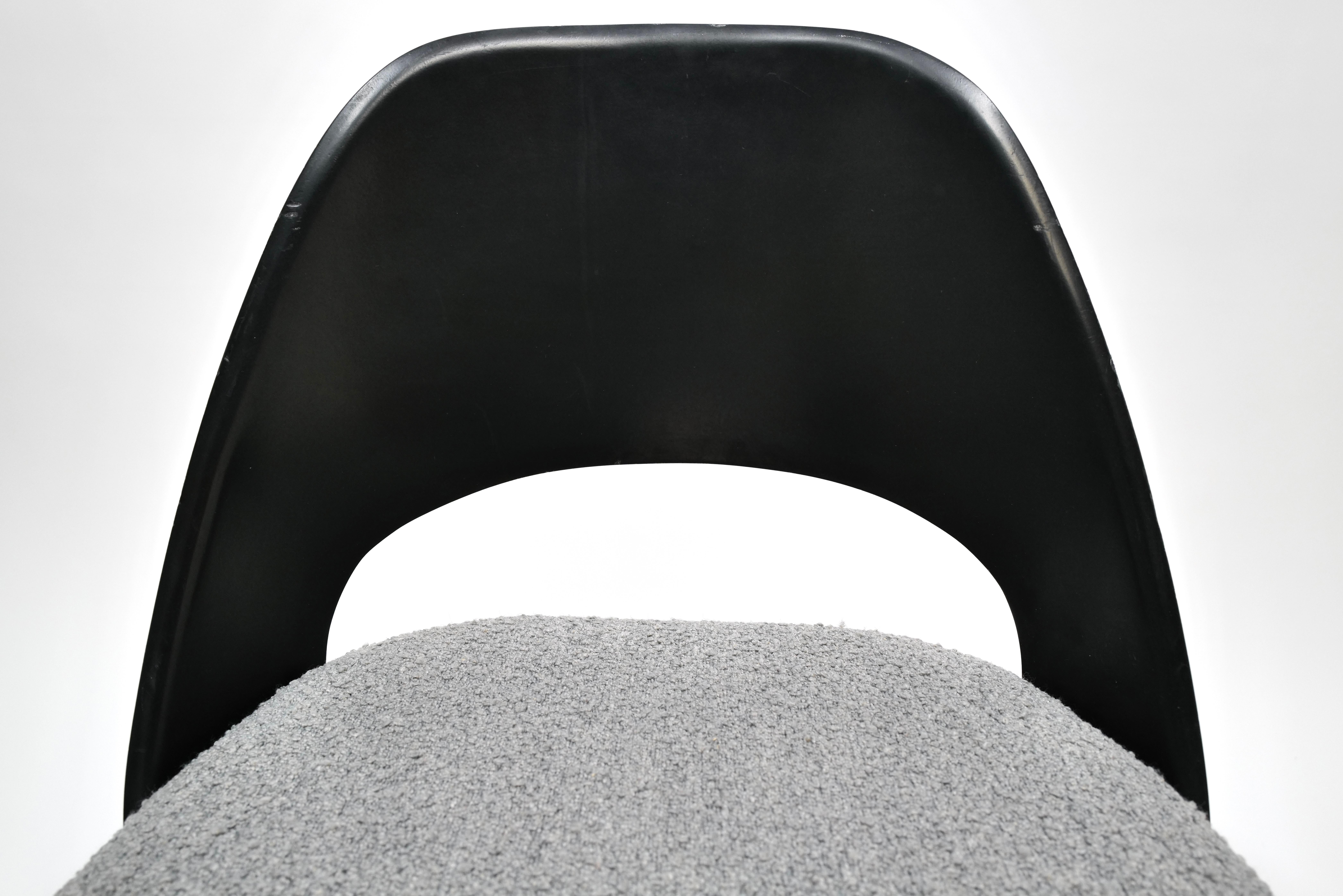 Chaise d'appoint Saarinen avec dossier en fibre de verre par Knoll en vente 1