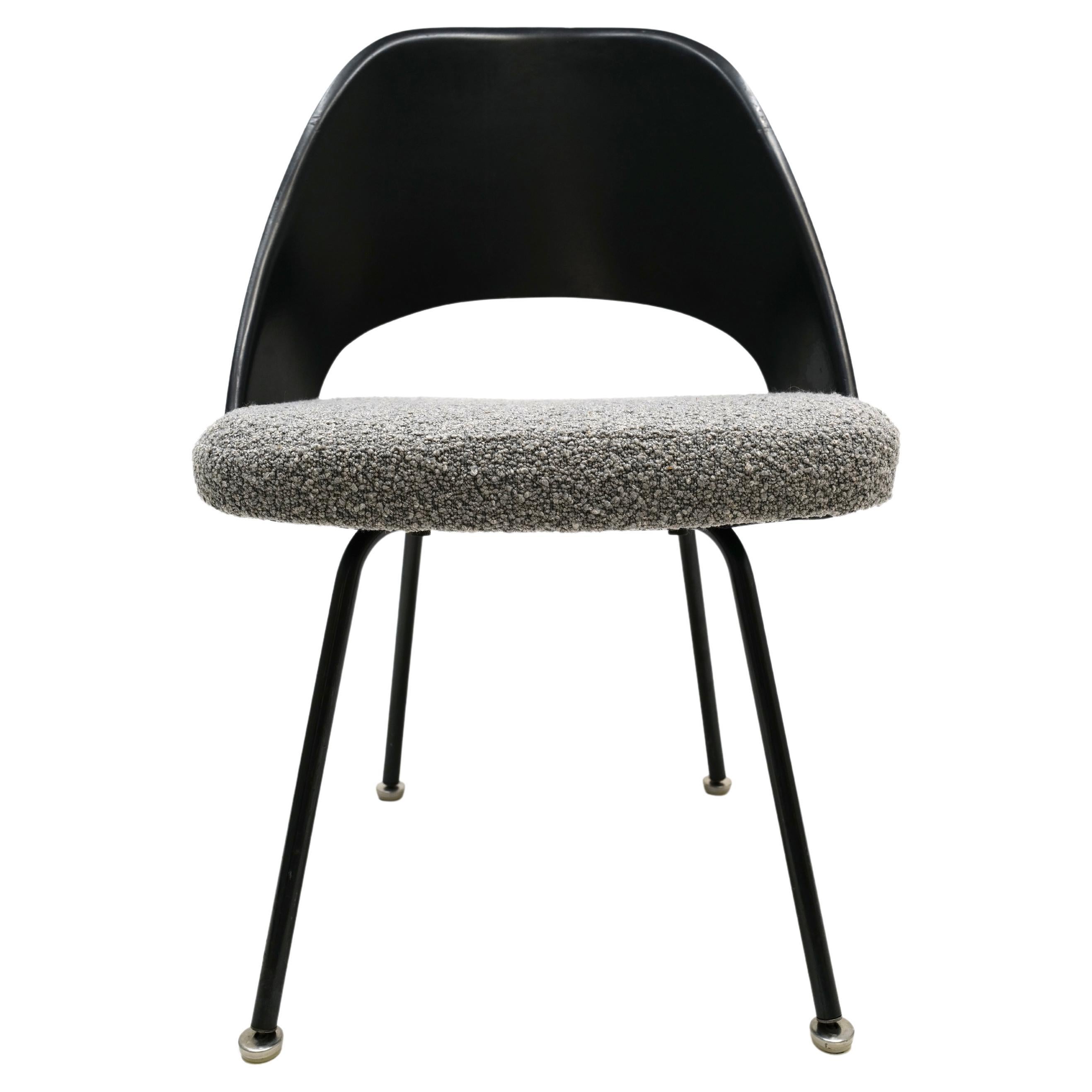 Chaise d'appoint Saarinen avec dossier en fibre de verre par Knoll en vente
