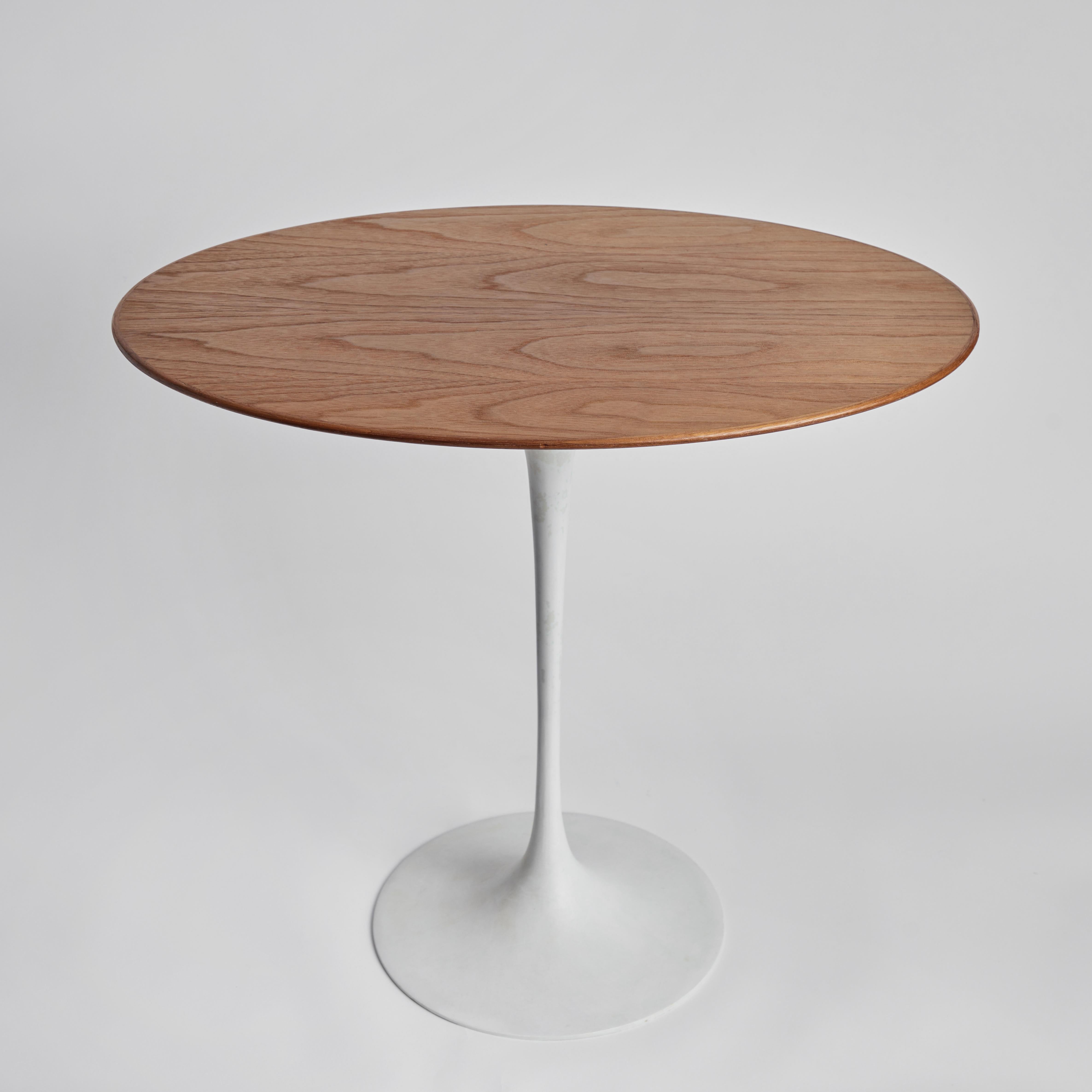Milieu du XXe siècle Rare table Saarinen ovale des années 1960 en noyer avec étiquette Early Knoll en vente