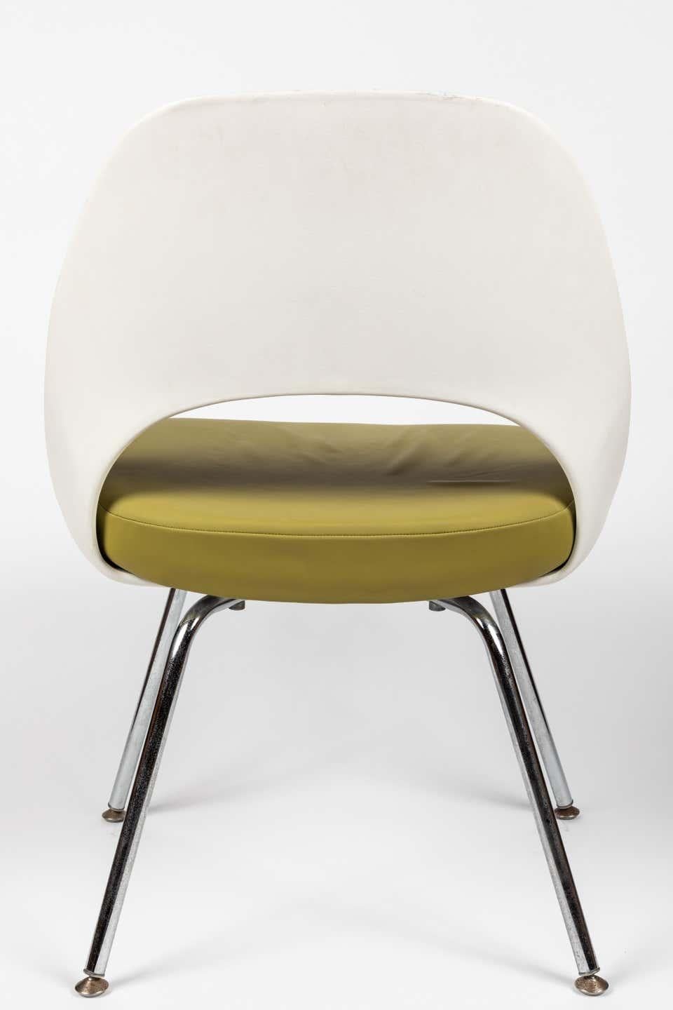 Saarinen Executive Side Chair with Metal Legs for Knoll In Good Condition For Sale In Glendale, CA