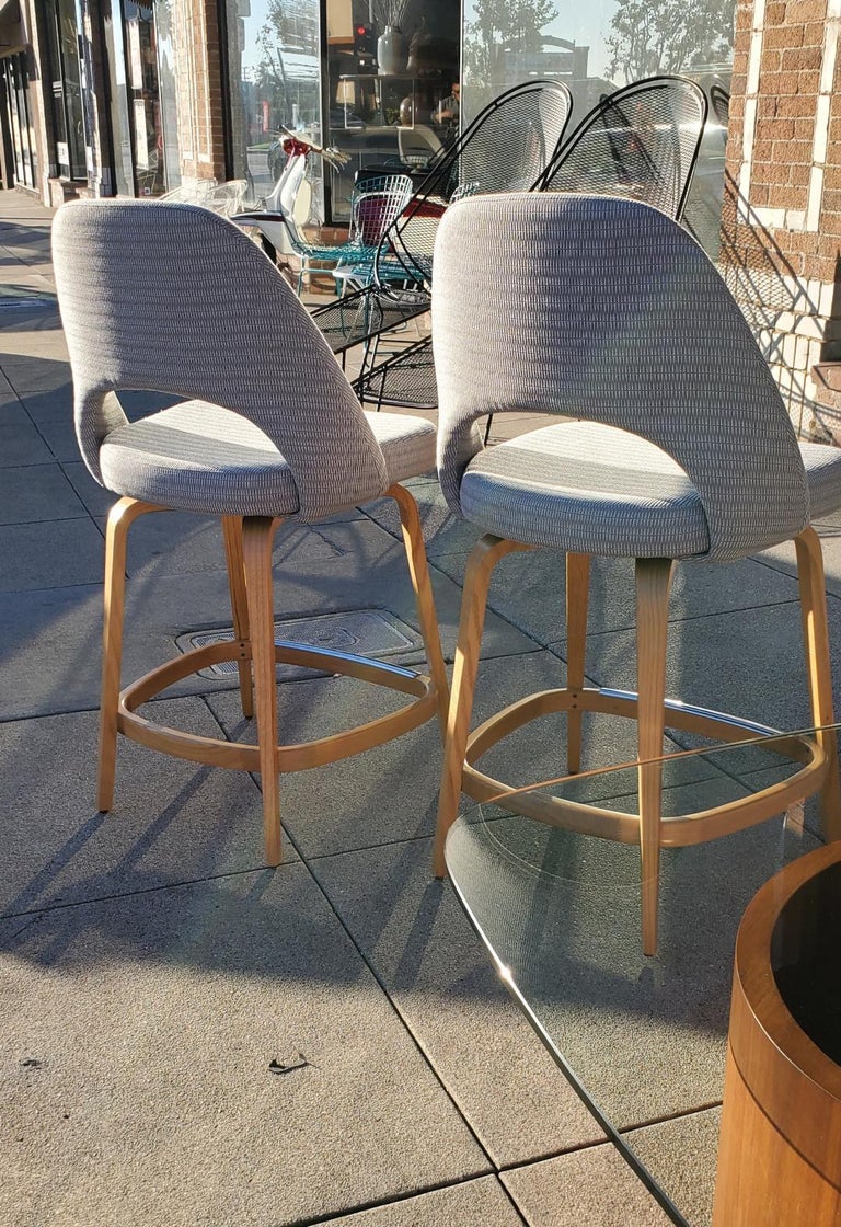 Saarinen Executive Stools Counter Height by Eero Saarinen, Set of 2 For