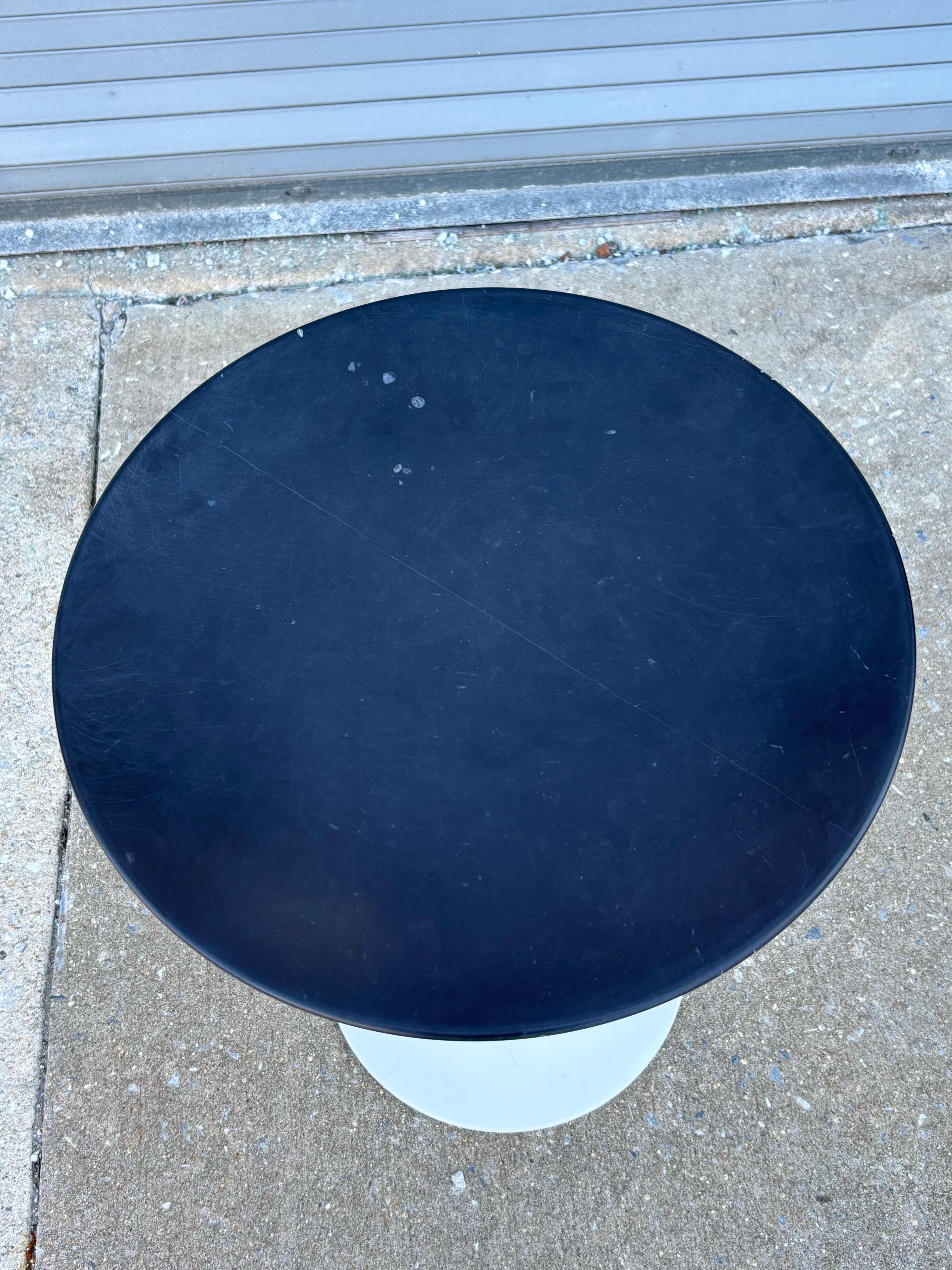 Eero Saarinen for Knoll 16