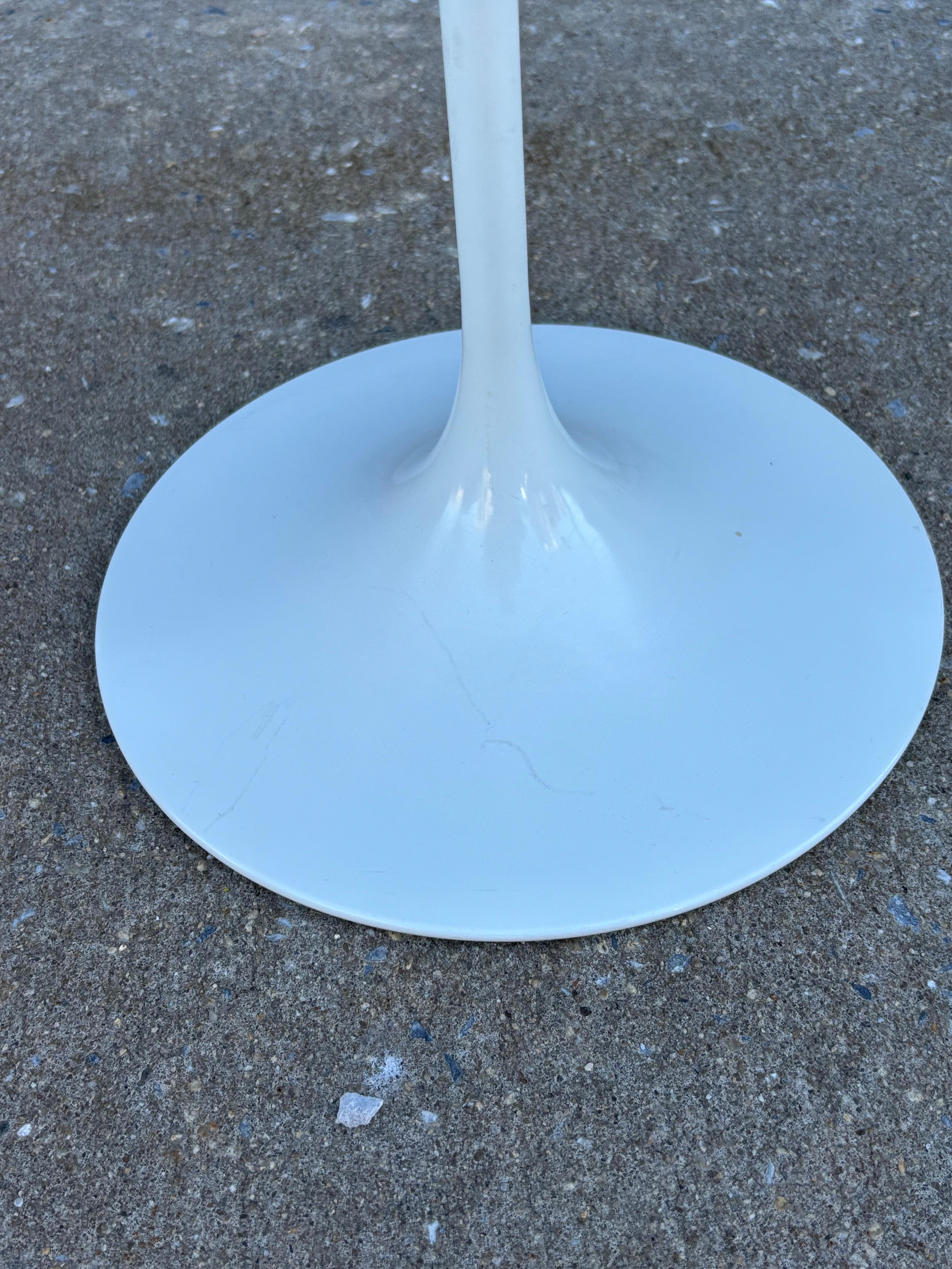 Mid-Century Modern Saarinen for Knoll 16 Tulip Table in Black Nero Marquina Satin en vente