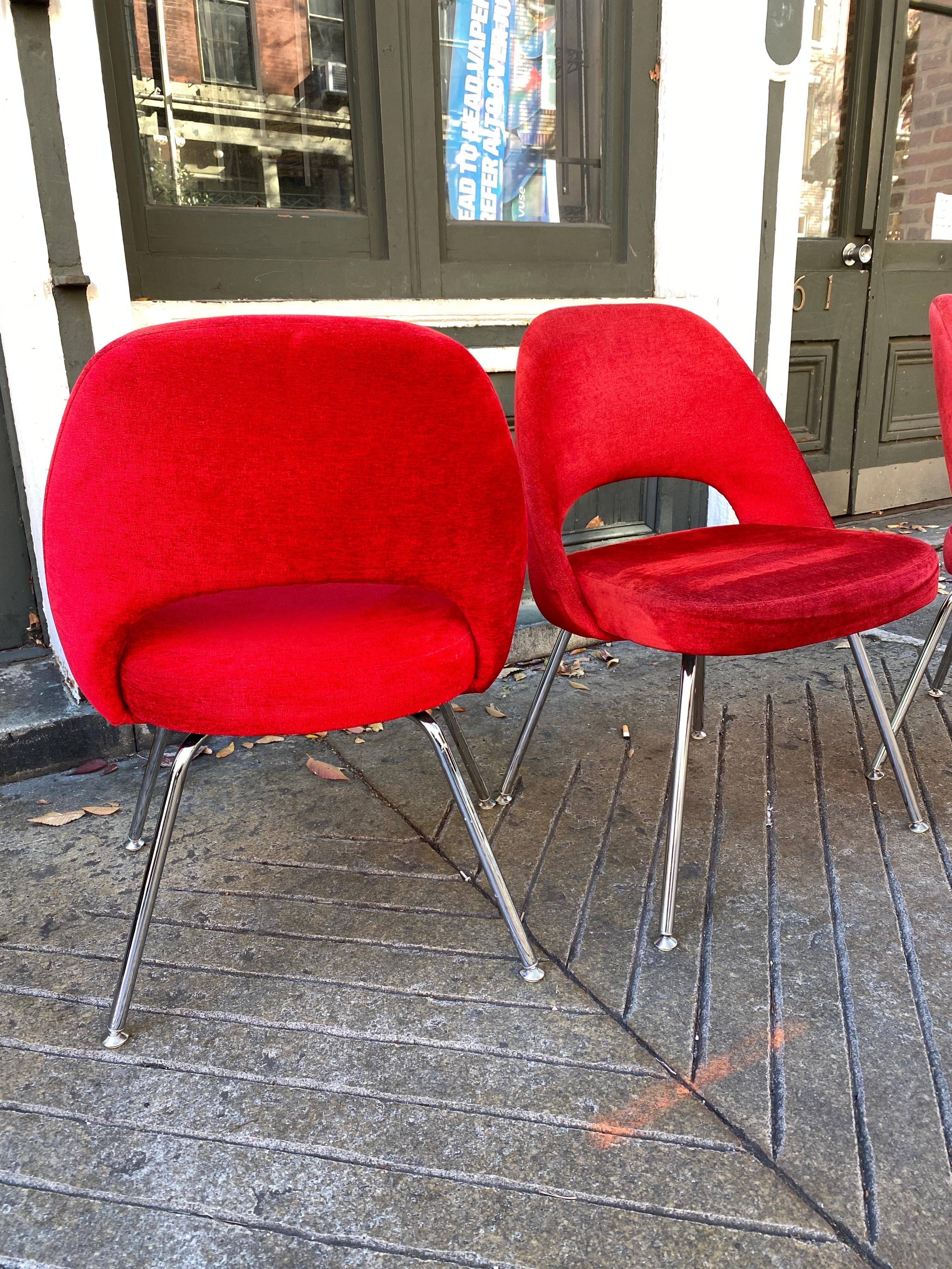 Saarinen for Knoll Executive Side/ Dining Chairs In Good Condition For Sale In Philadelphia, PA