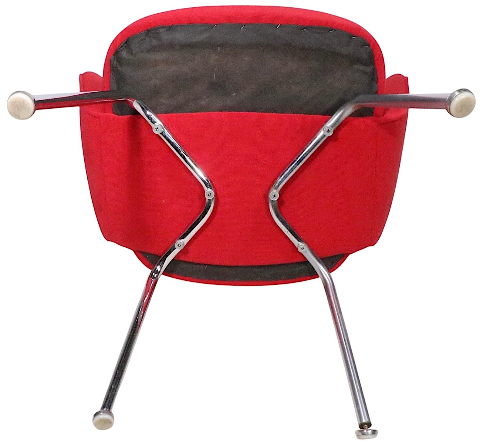 Saarinen for Knoll Executive Chair in Vibrant Red Upholstery c. 1970's en vente 5