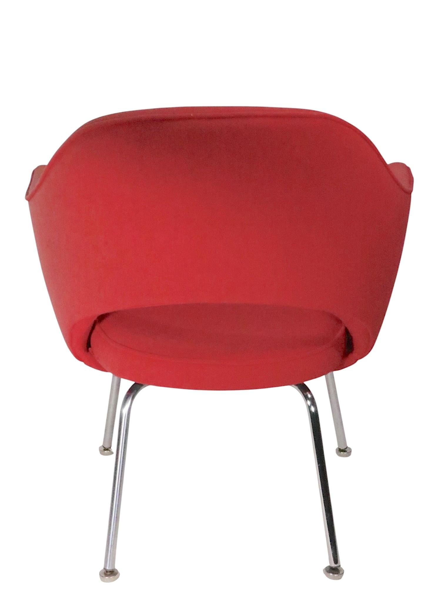 Saarinen for Knoll Executive Chair in Vibrant Red Upholstery c. 1970's en vente 7