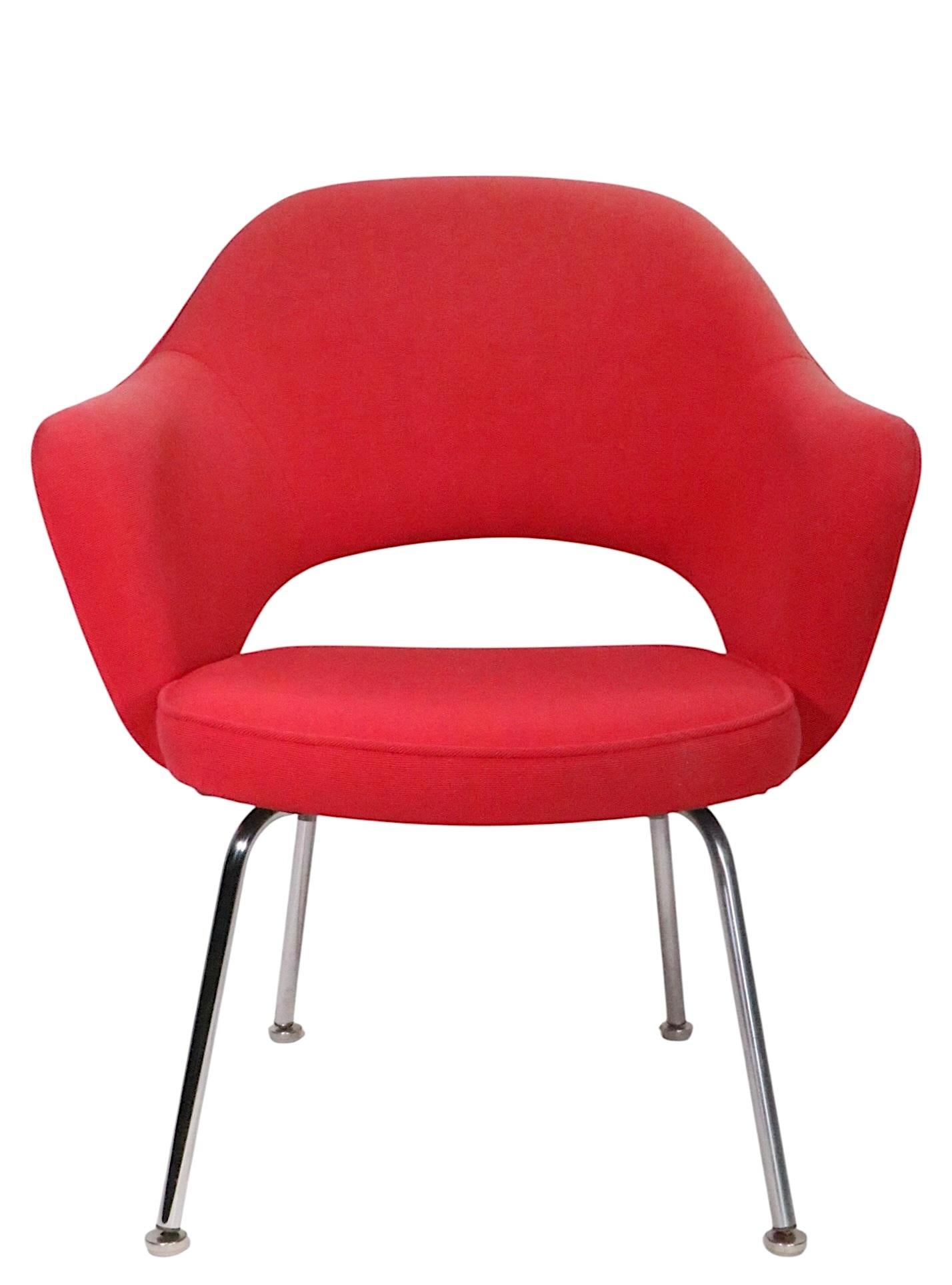 Métal Saarinen for Knoll Executive Chair in Vibrant Red Upholstery c. 1970's en vente