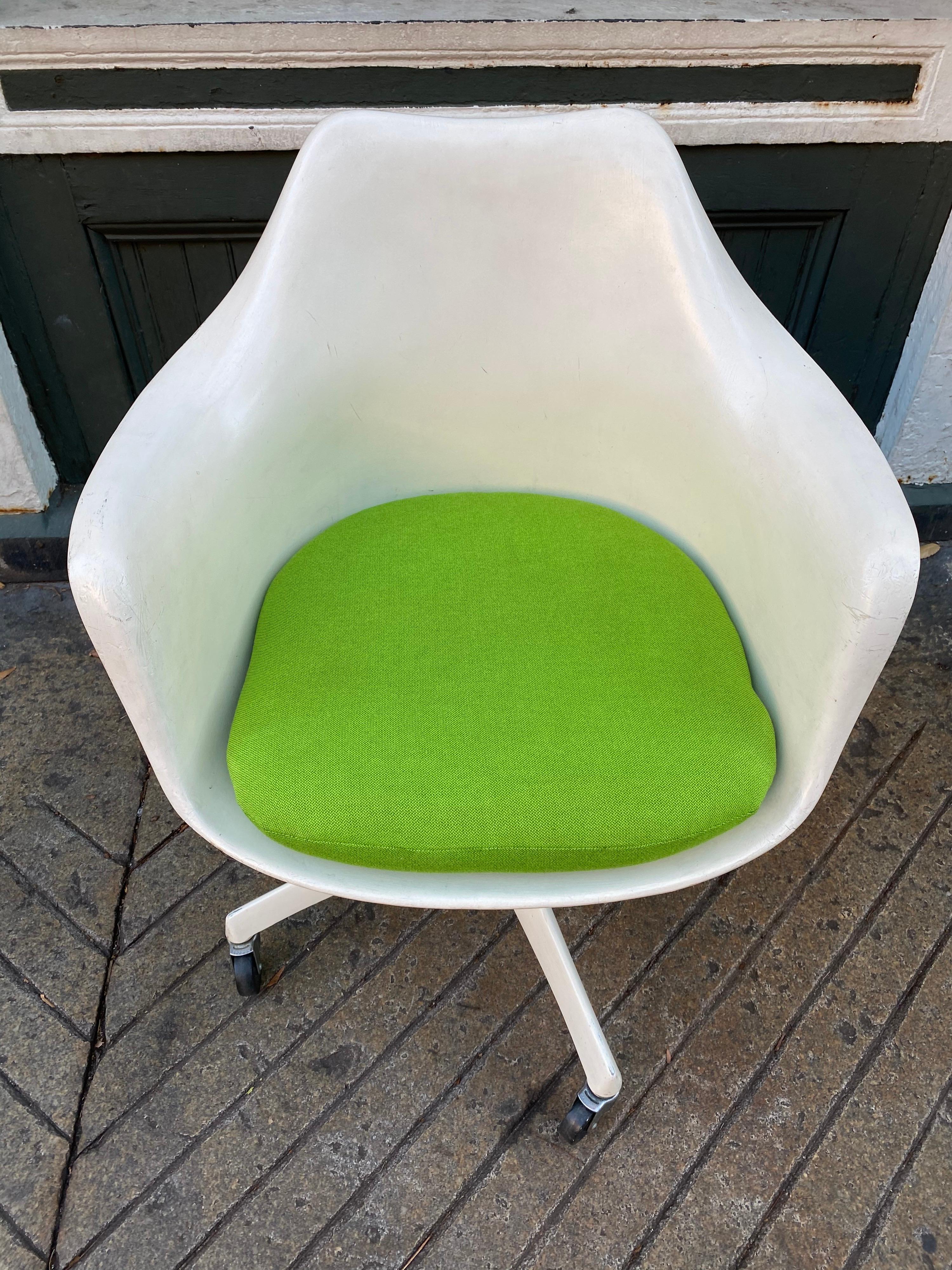 Mid-Century Modern Saarinen for Knoll Executive Desk Chair
