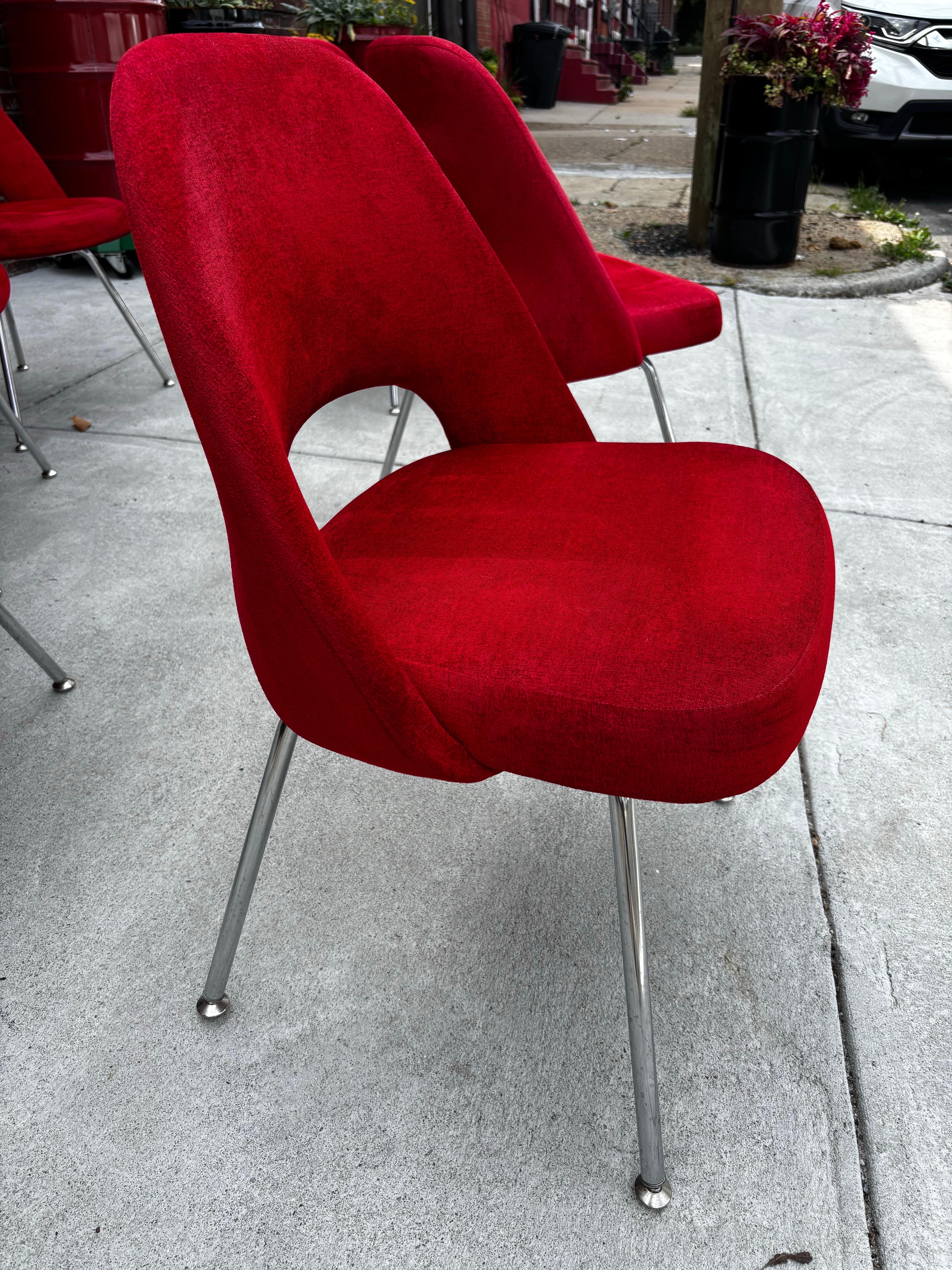 XXIe siècle et contemporain Saarinen for Knoll Executive Side/ Dining Chairs, Set of 6 en vente