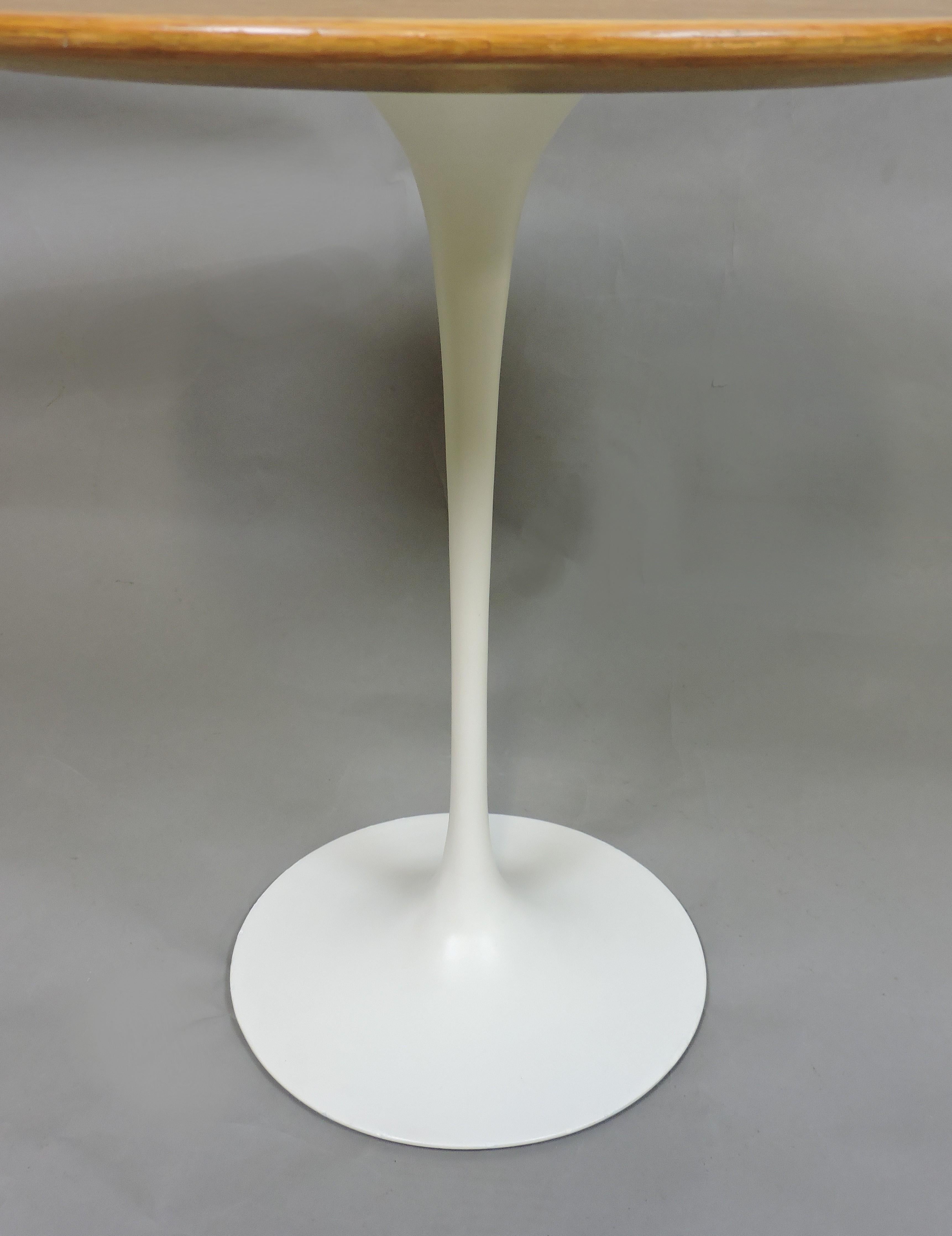 Américain Saarinen for Knoll table d'appoint tulipe à piédestal en chêne moderne du milieu du siècle dernier en vente