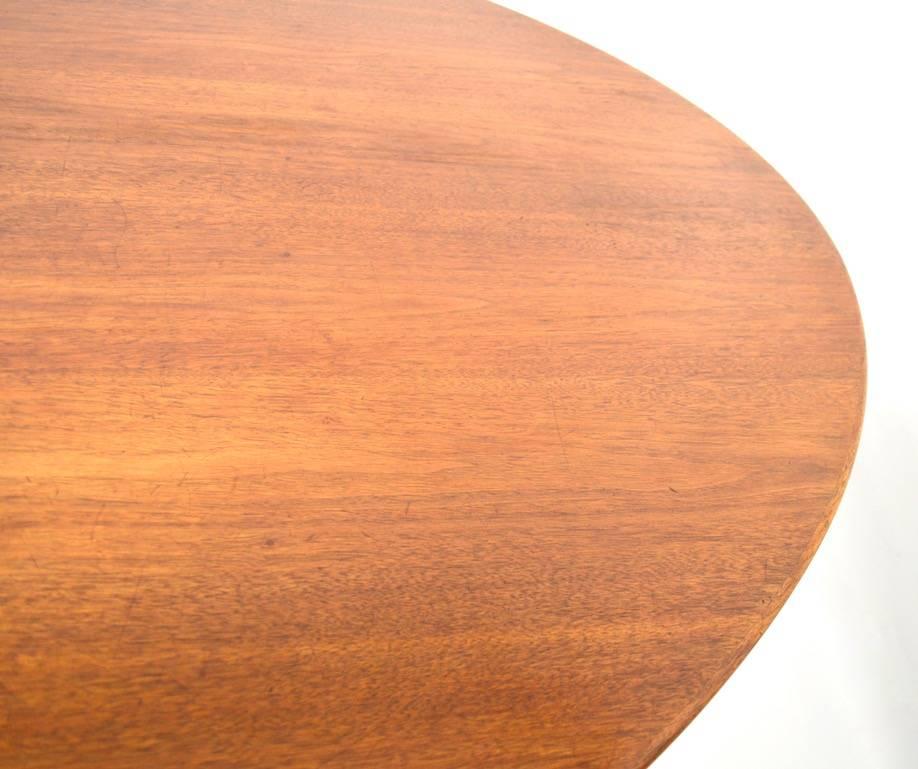 Saarinen for Knoll Oval Dining Table In Good Condition In New York, NY