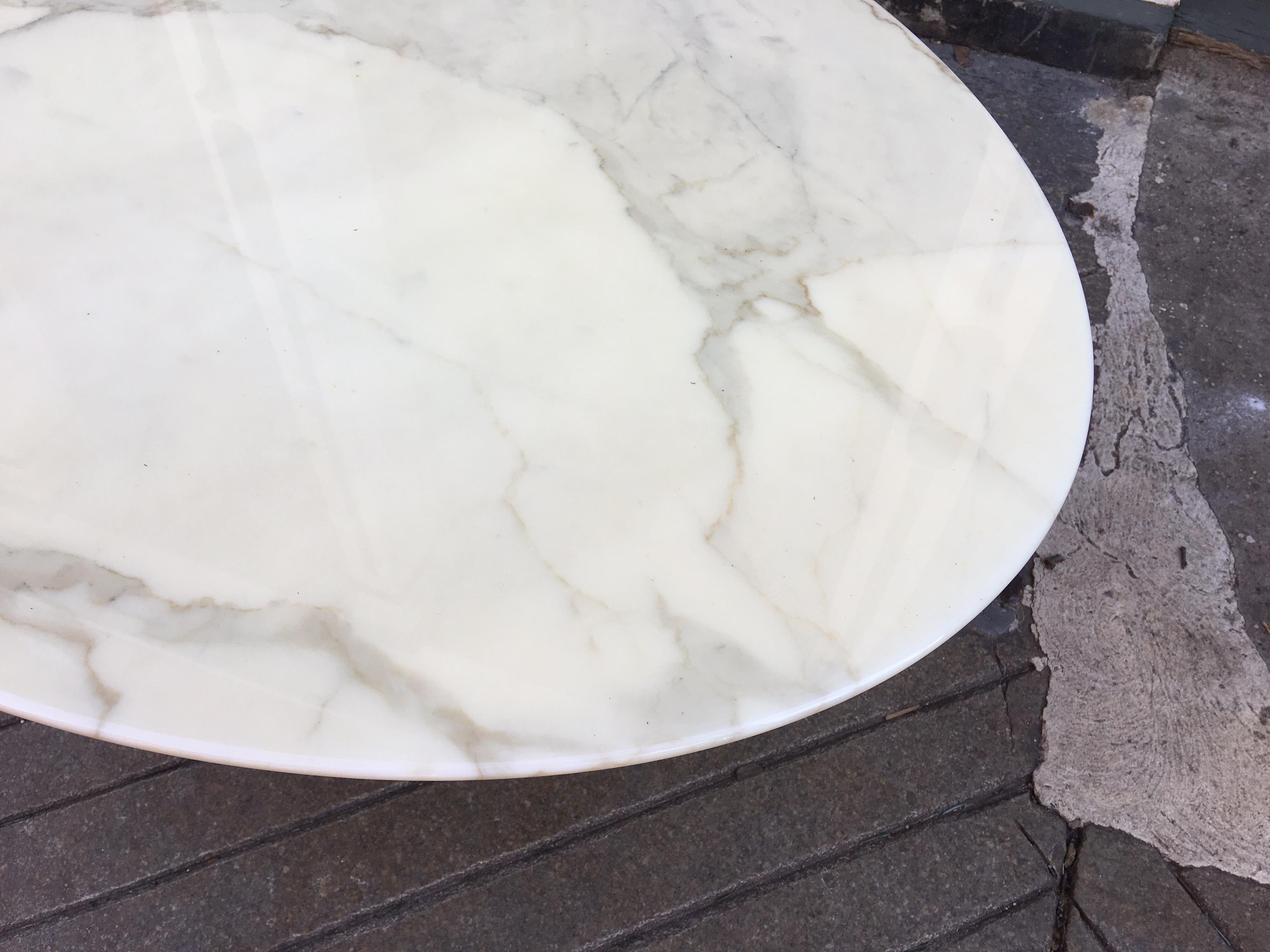 20th Century Saarinen for Knoll Oval Marble Coffee Table