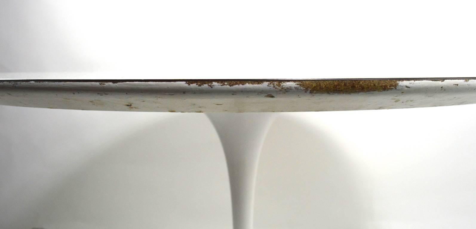 Mid-Century Modern Saarinen for Knoll Pedestal Dining Table For Sale
