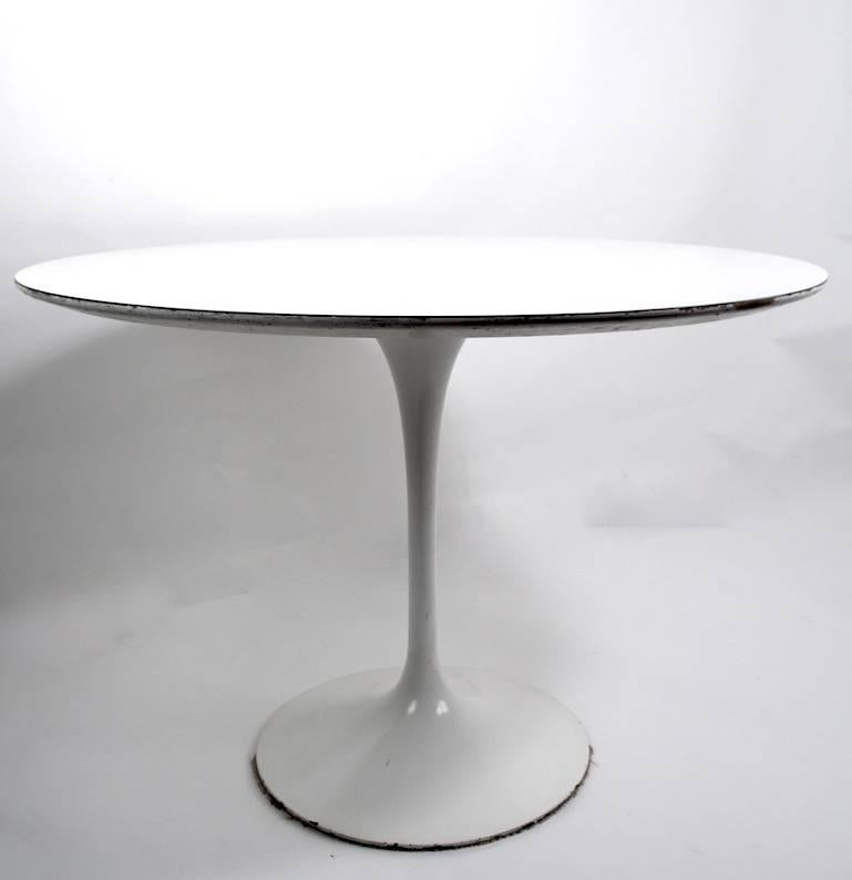 20ième siècle Table à manger à piédestal Saarinen pour Knoll en vente