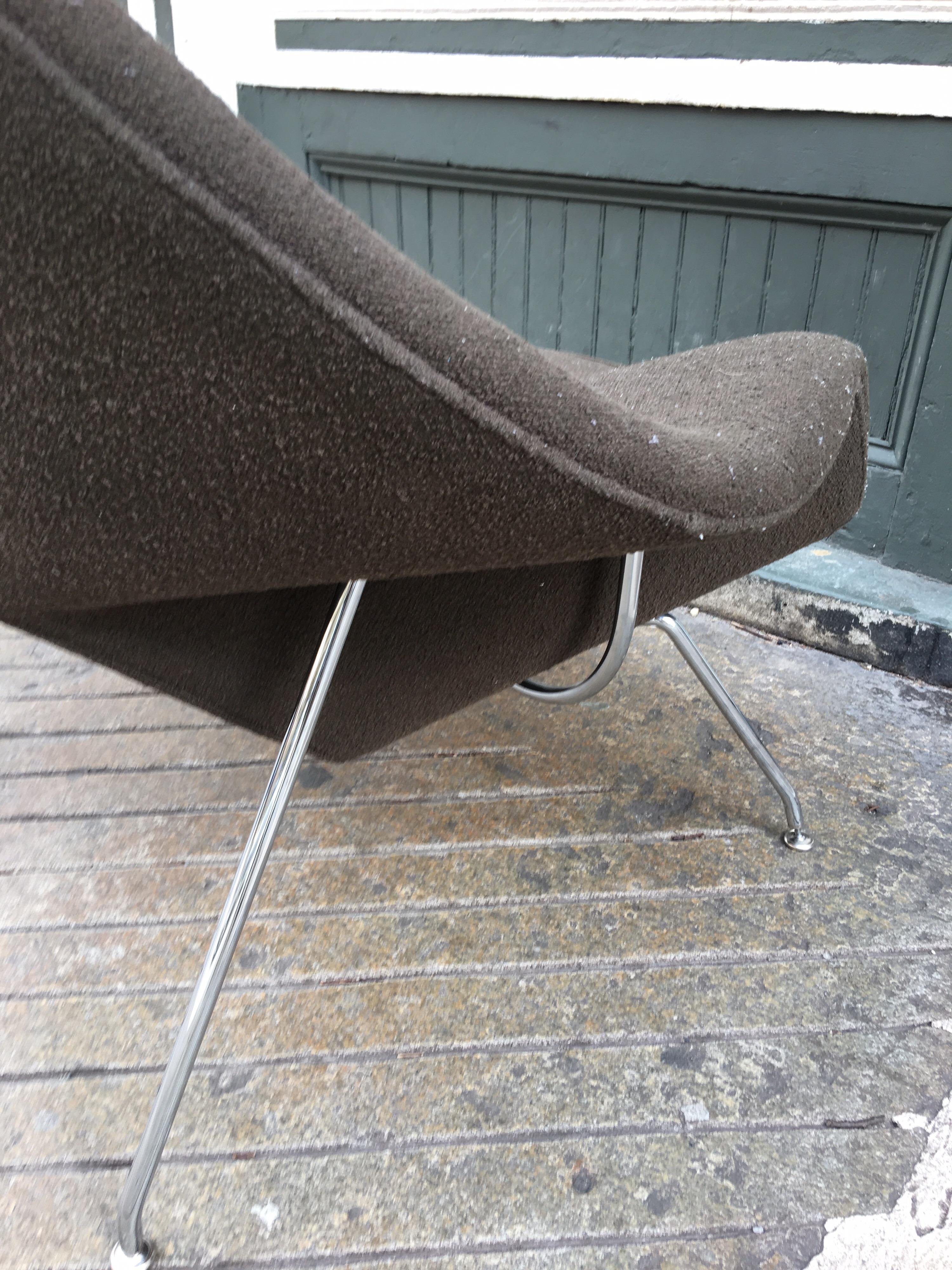 Mid-Century Modern Saarinen for Knoll Womb Chair in Brown Boucle