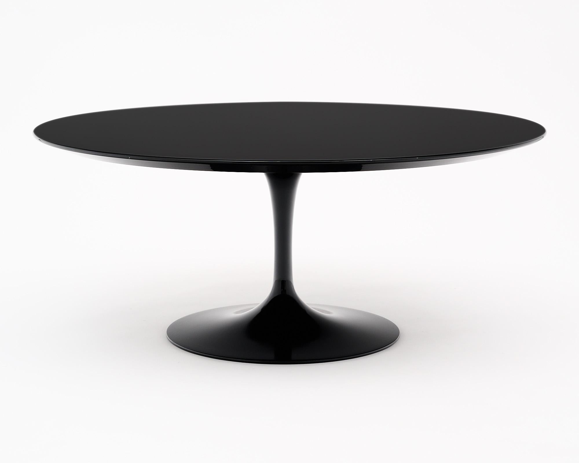 Coffee table, Saarinen Knoll, made of black molded acrylic.