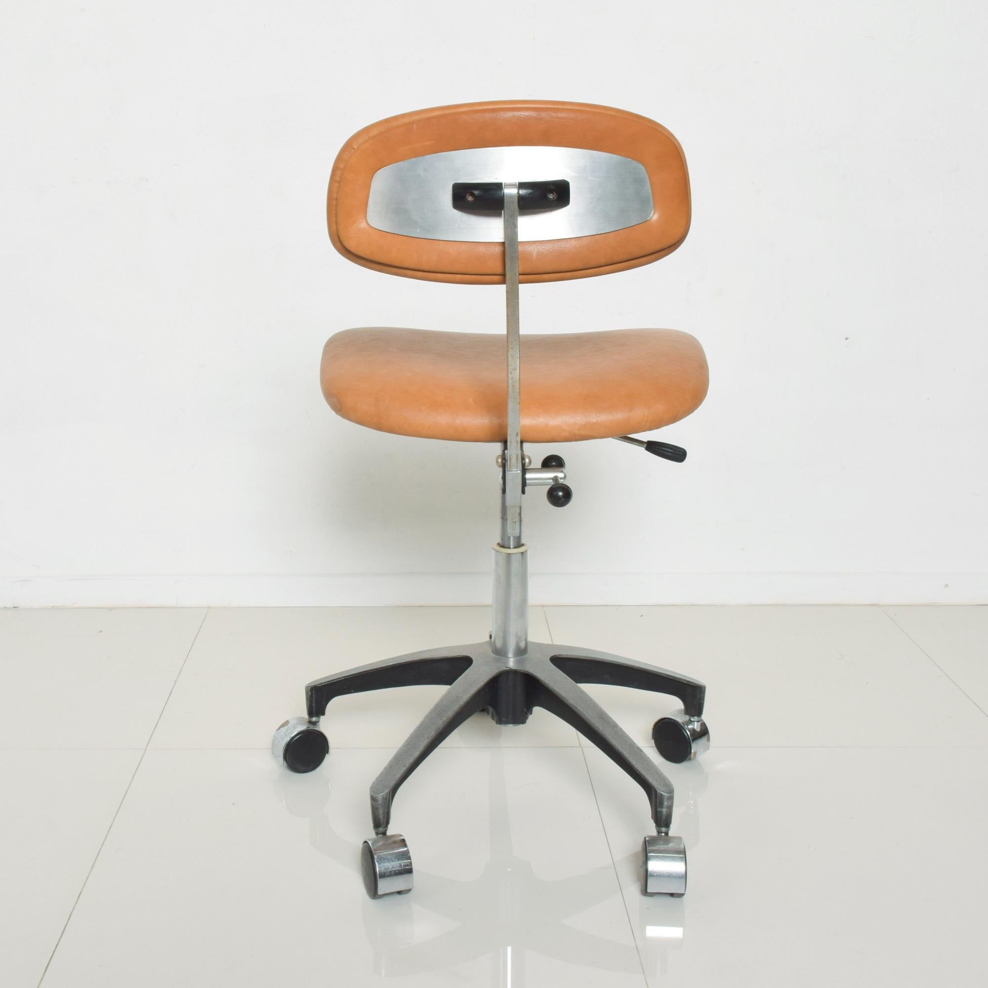 Cognac Leather Adjustable Office Task Desk Chair  Saarinen Knoll Eames 1960s In Good Condition In Chula Vista, CA