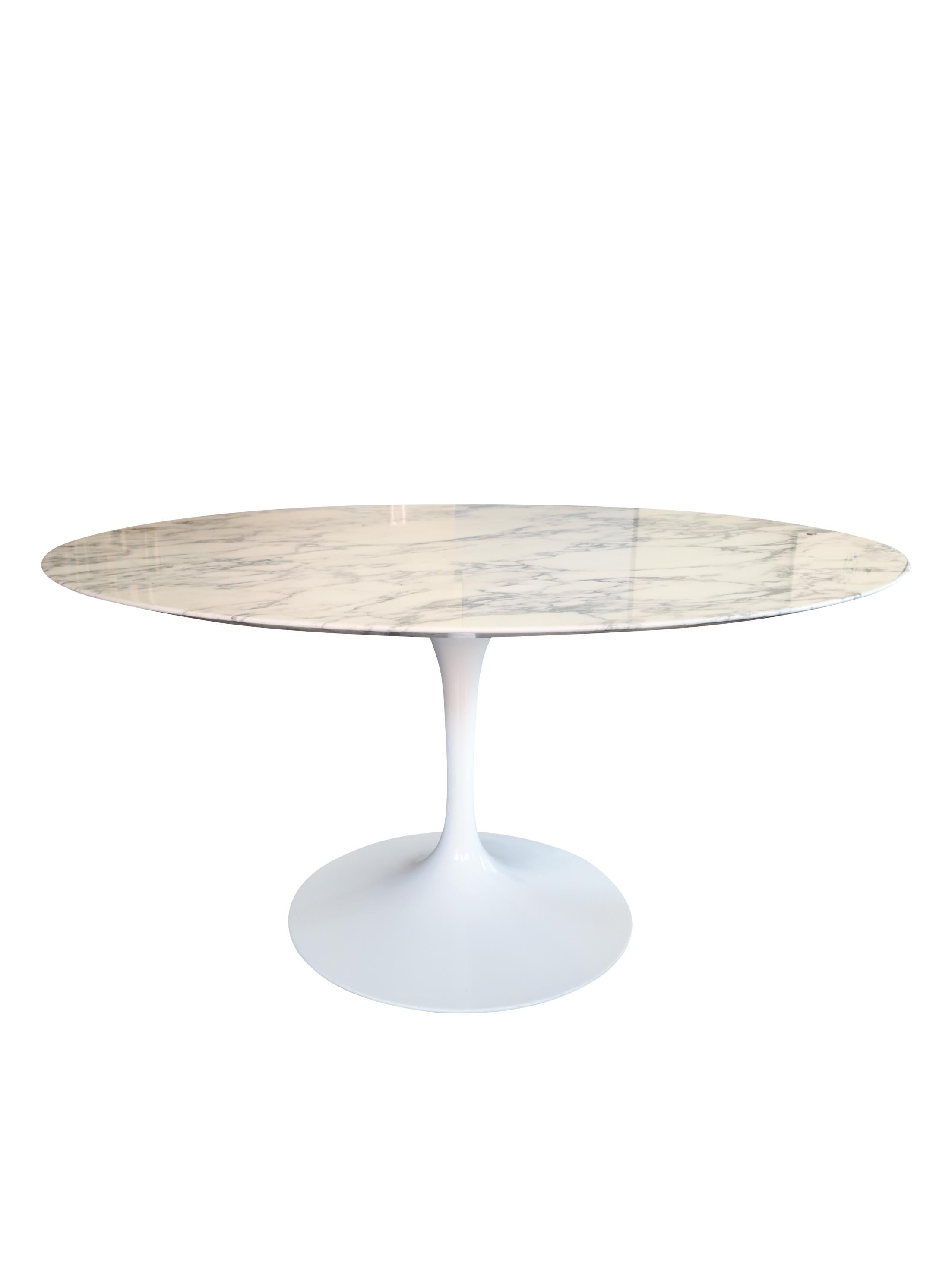 Saarinen Knoll round marble table, 2010
Eero Saarinen (1910-1961) and Knoll International
Tulip, model originally created, 1956.
Measures: 54 inches diameter, 29 inches high.
Beautiful marble grain in black and white.