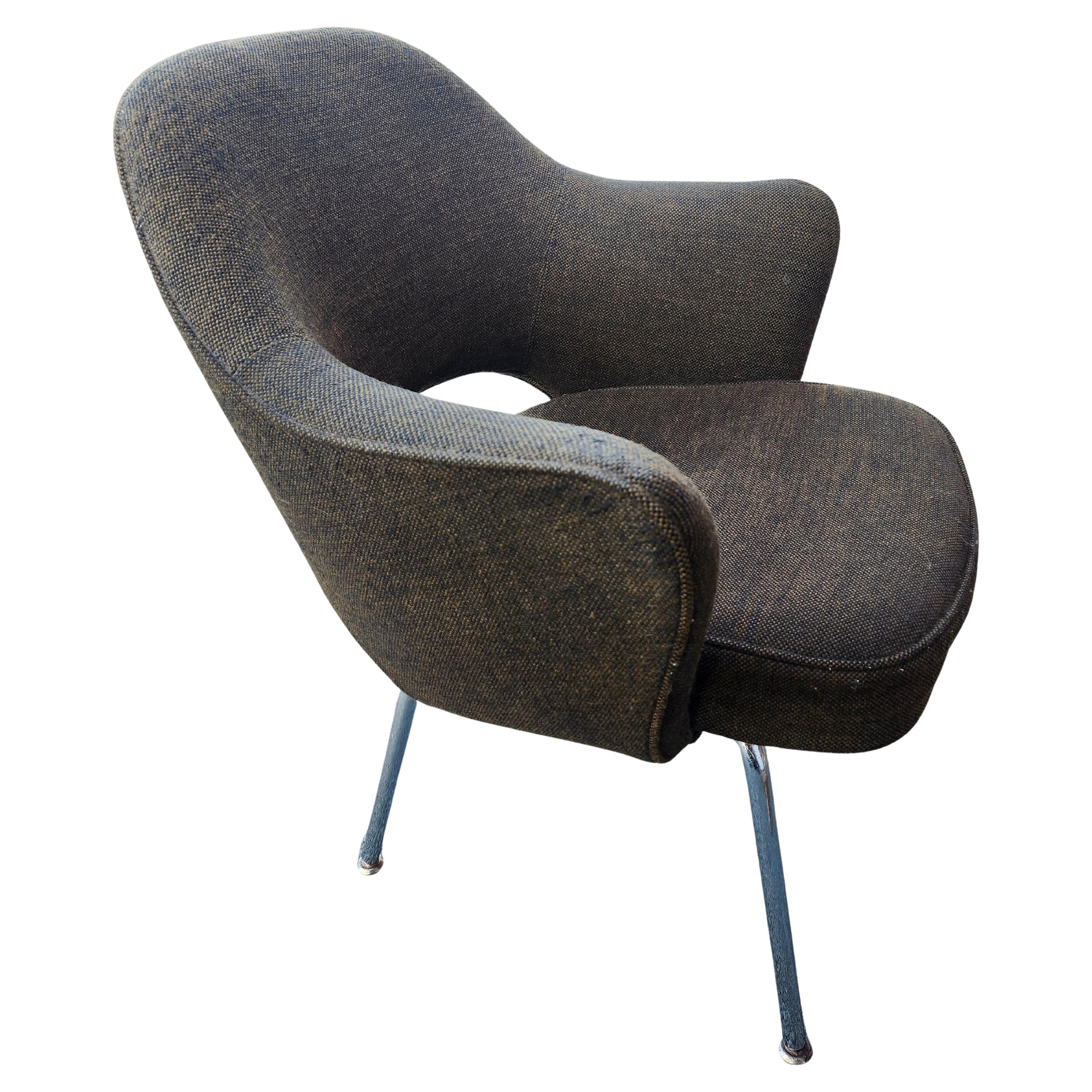 Hand-Crafted Saarinen Mid Century Modern Executive Lounge Dining Armchair by Knoll For Sale