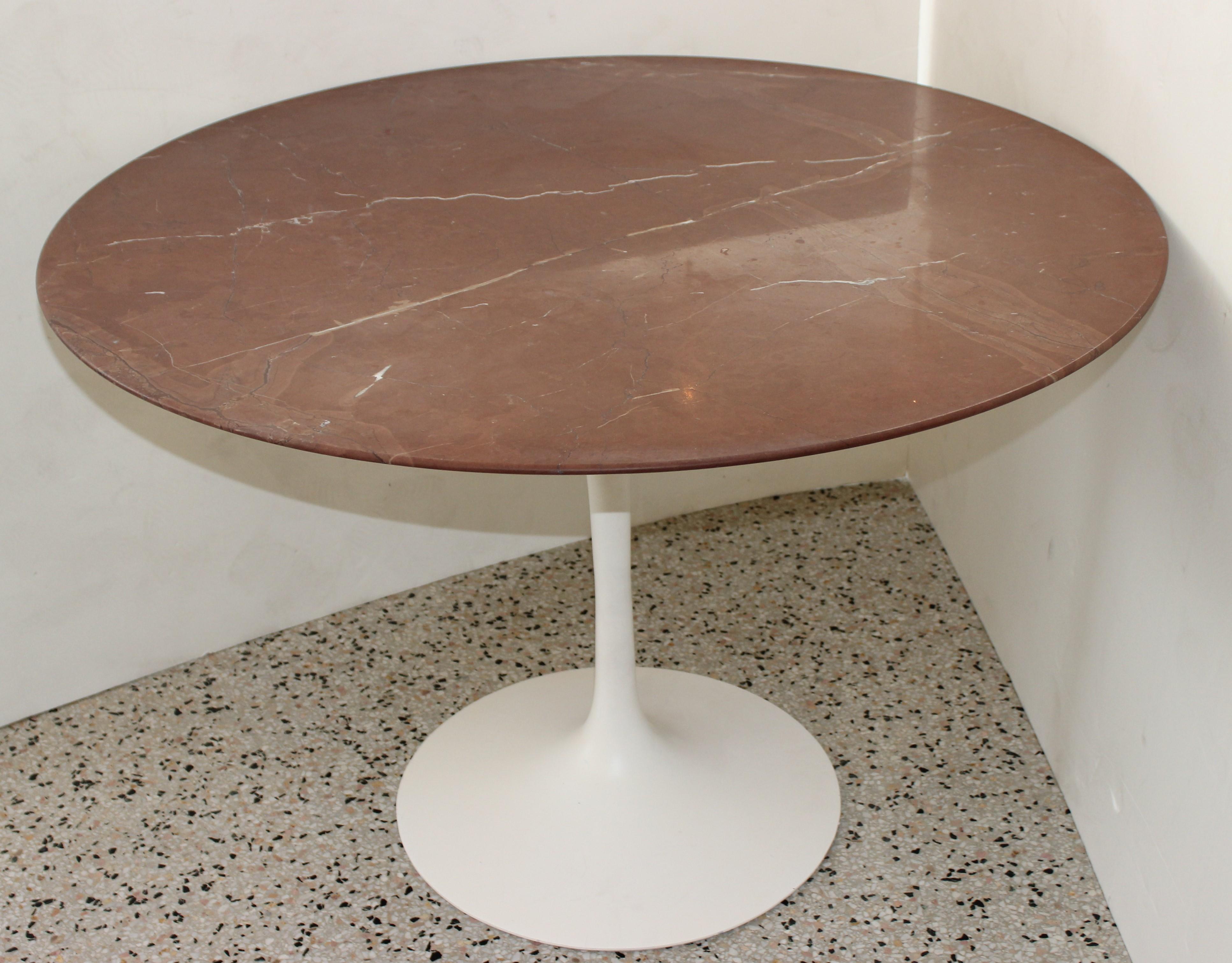 This classic and stylish Eero Saarinen tulip dining table with white base and a rouge (bacon colored) marble 42