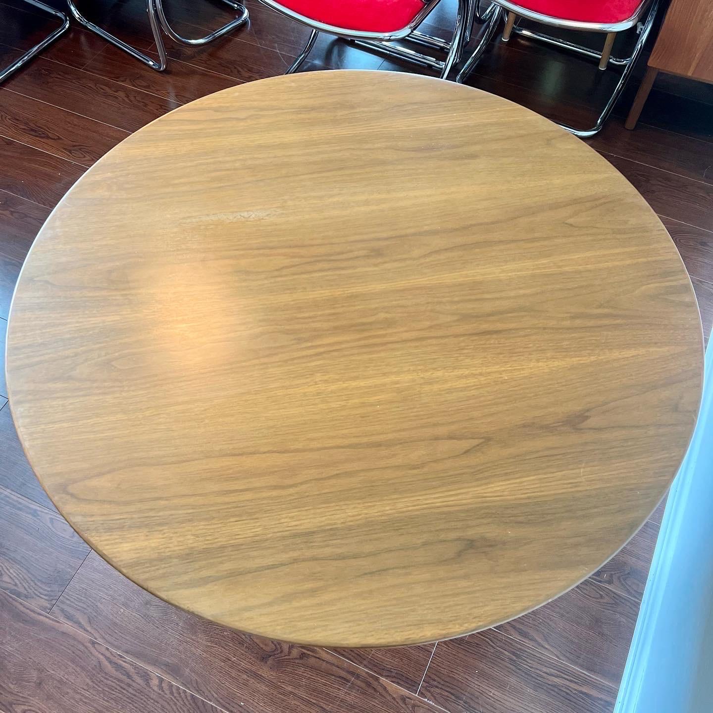 Mid-Century Modern Saarinen Round Tulipdining Table by Knoll in Wood and Black