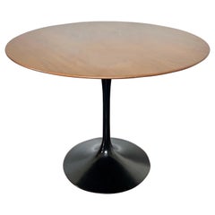 Table de salle à manger Tulip ronde Saarinen de Knoll en bois et noir