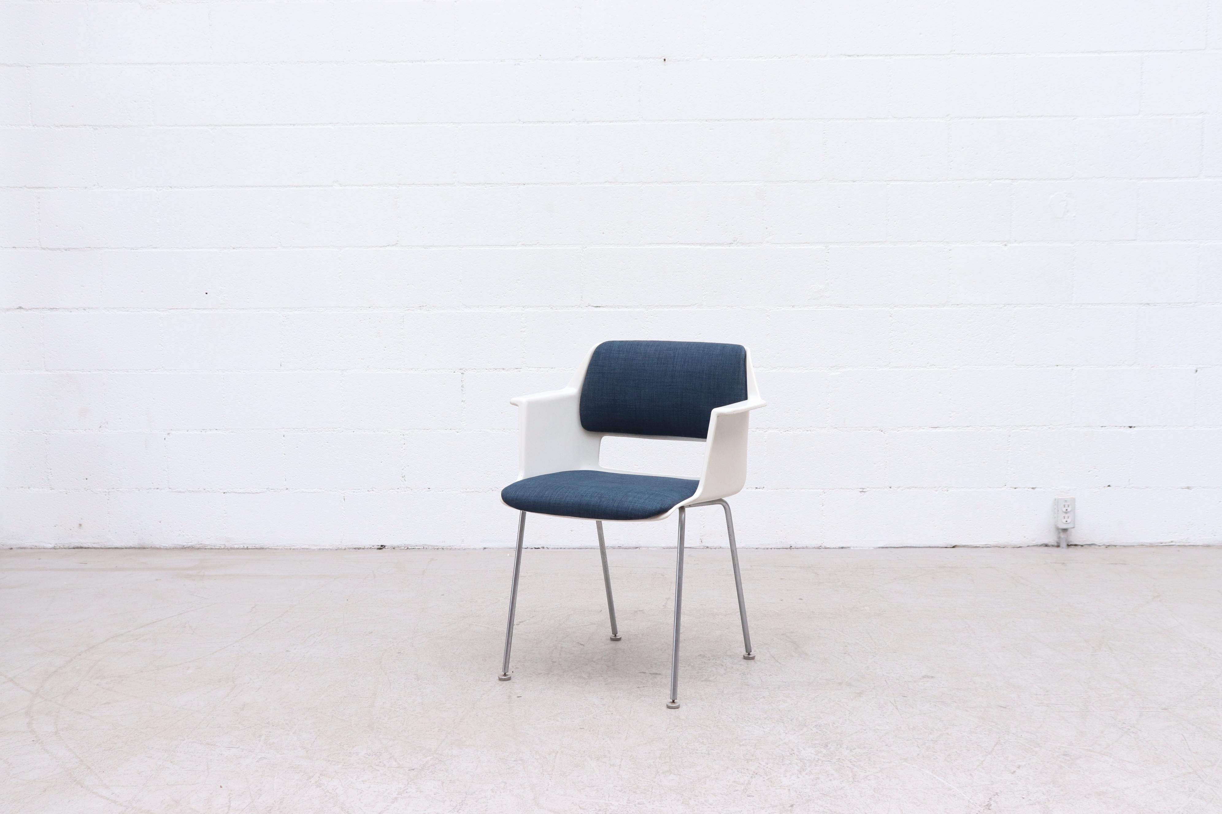 Mid-Century Modern Saarinen Style Arm Chair by A.R. Cordemeyer for Gispen