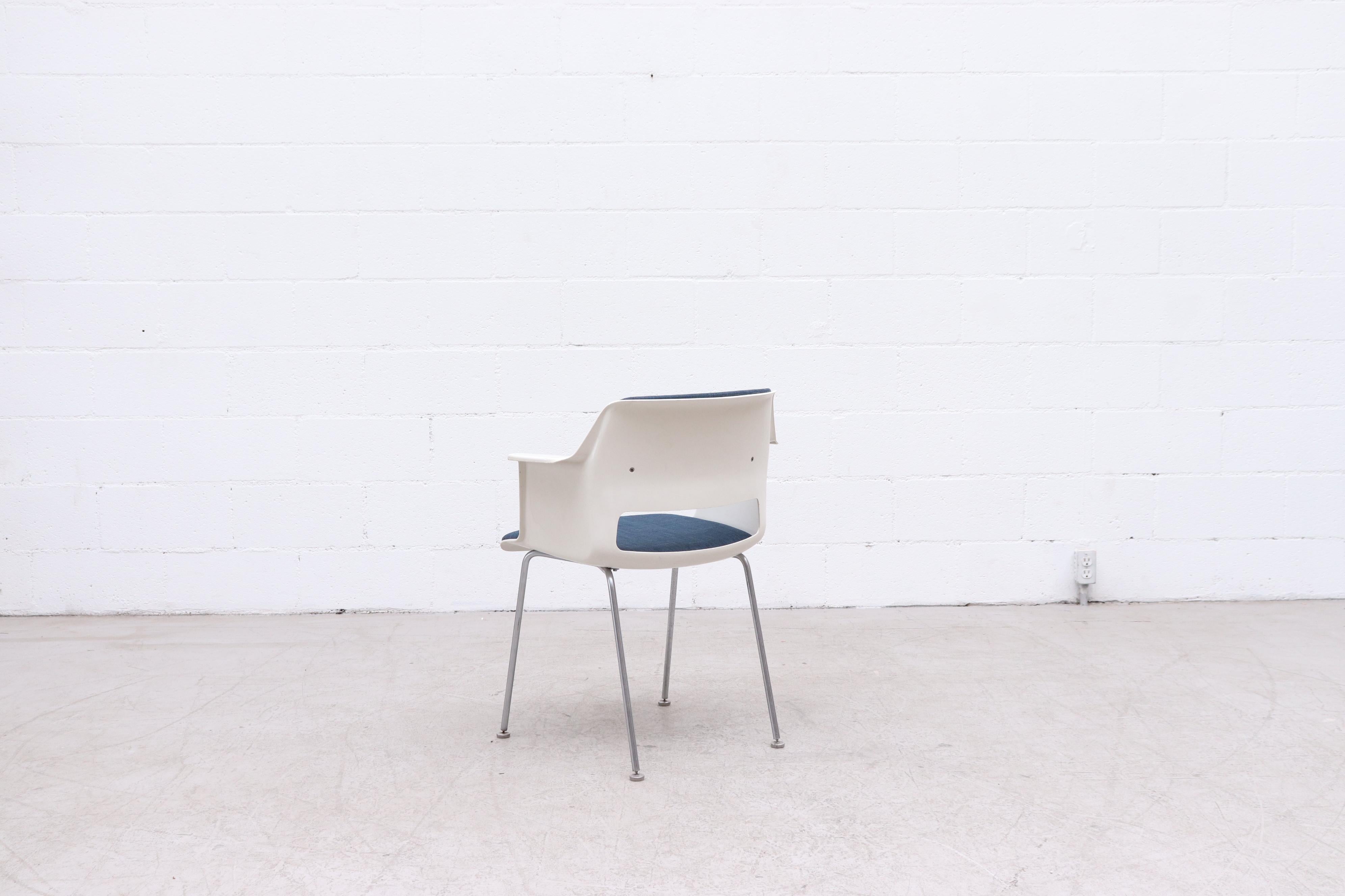 Saarinen Style Arm Chair by A.R. Cordemeyer for Gispen In Good Condition In Los Angeles, CA