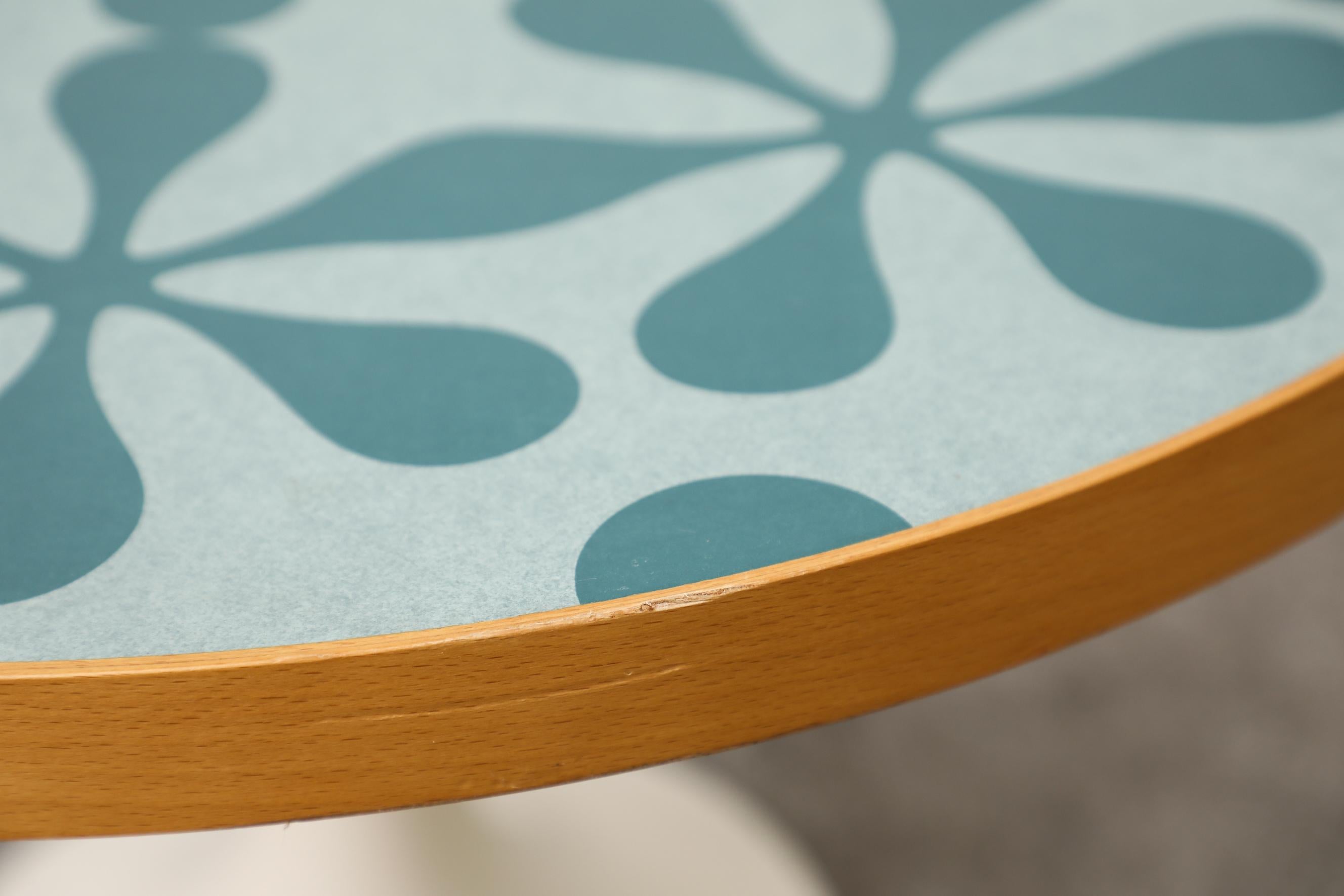 Saarinen Style Coffee or Side Table with Flower Power Top For Sale 2