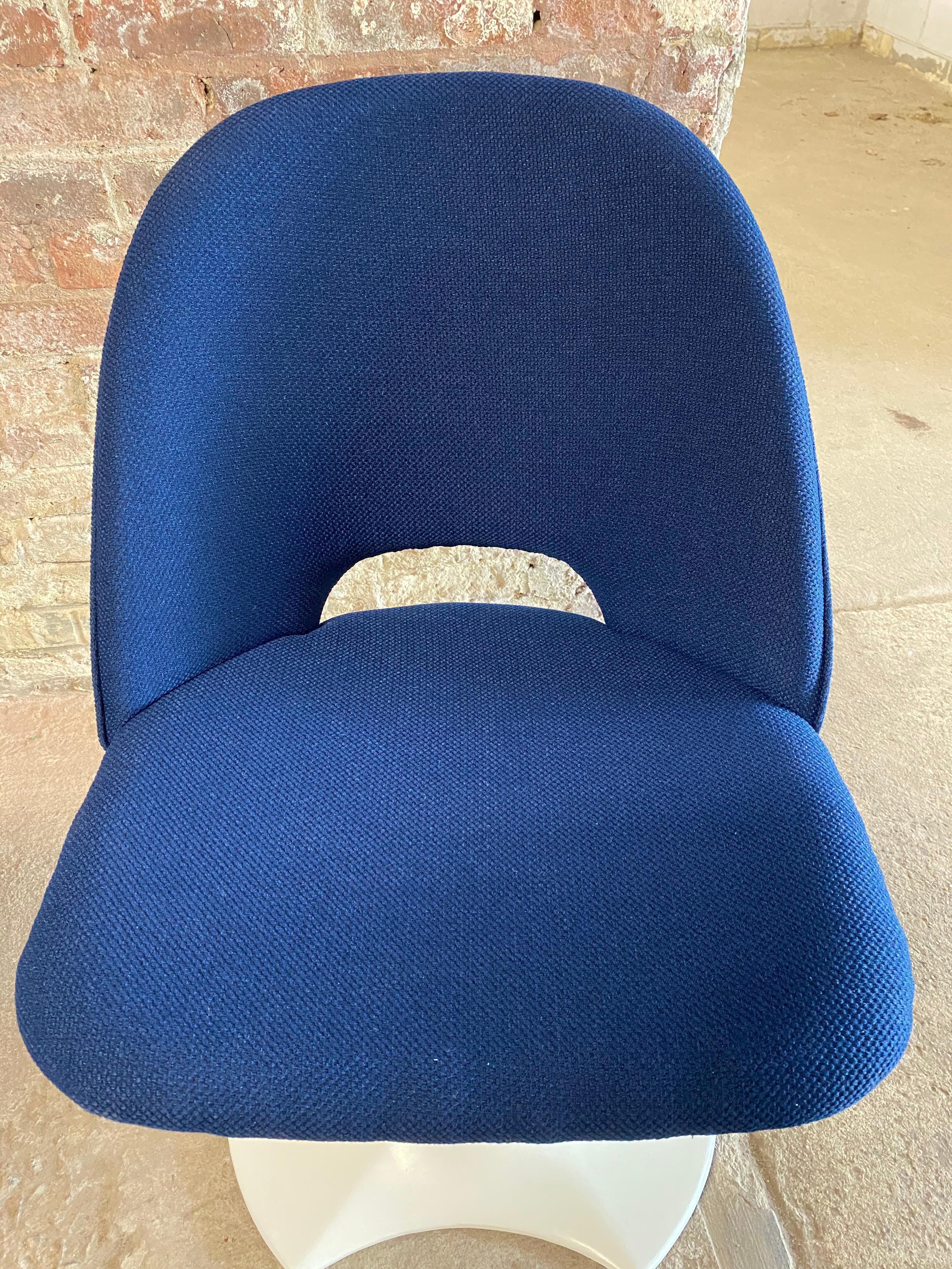 Saarinen Style Crescent Base Swivel Chairs 6