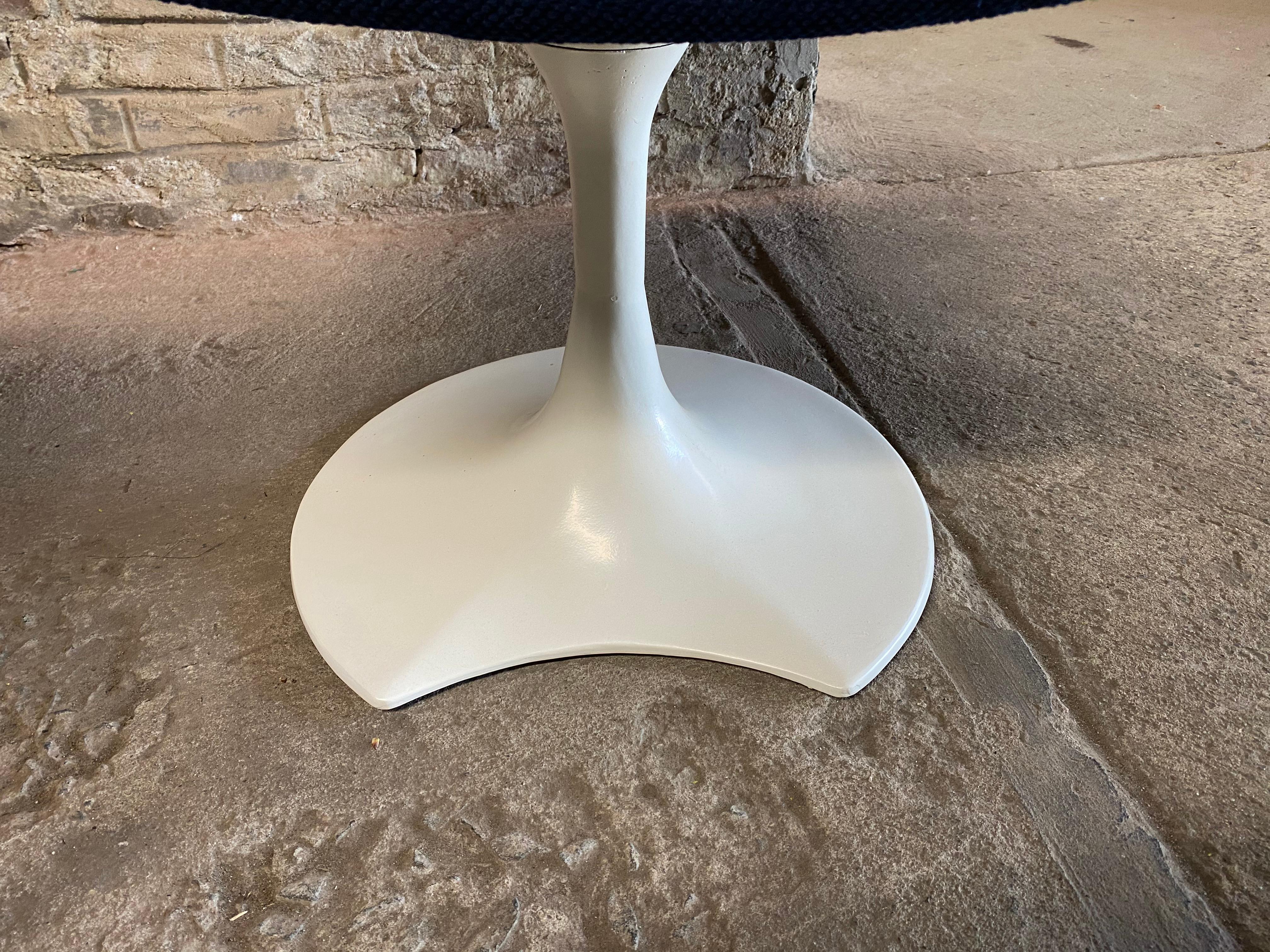 Saarinen Style Crescent Base Swivel Chairs 7