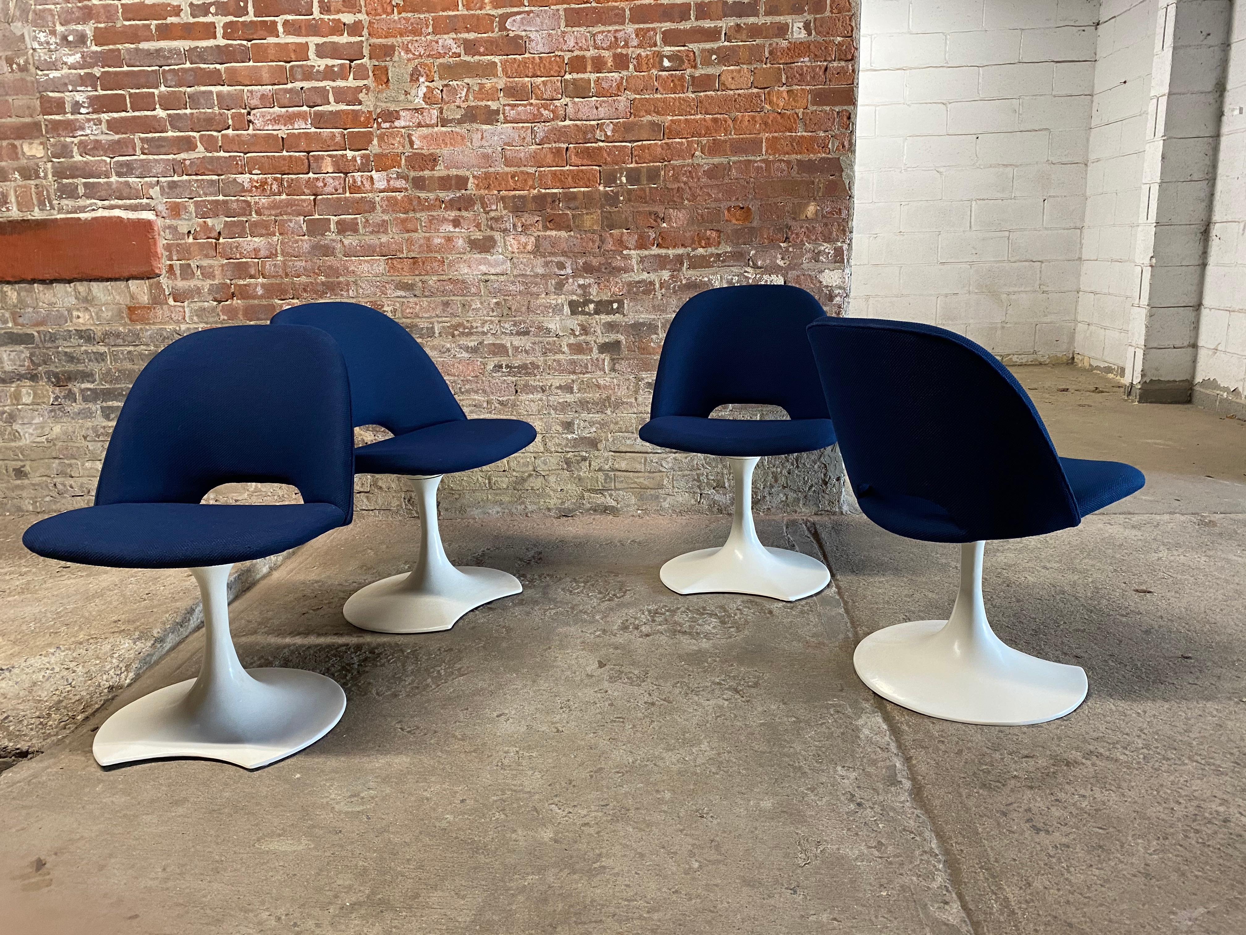 Aluminum Saarinen Style Crescent Base Swivel Chairs