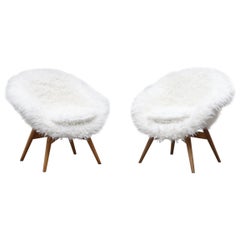 Saarinen Style Faux Fur Bucket Chair by Miroslav Navratil