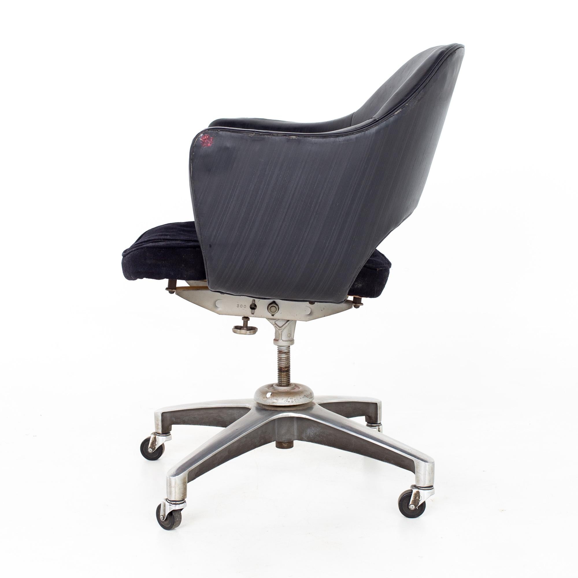 Saarinen Style Mid Century Wheeled Desk Chair 1