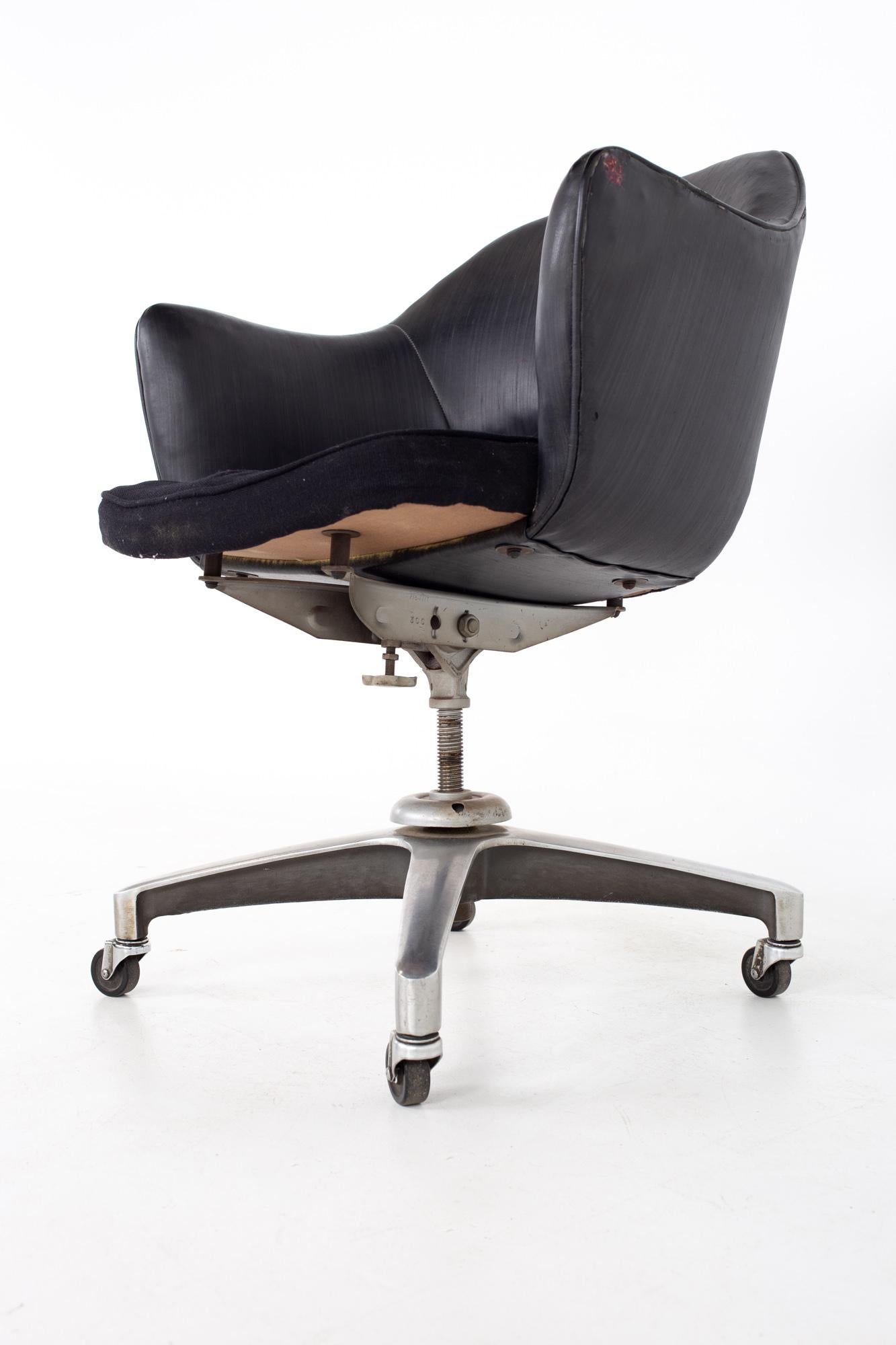 Saarinen Style Mid Century Wheeled Desk Chair 2